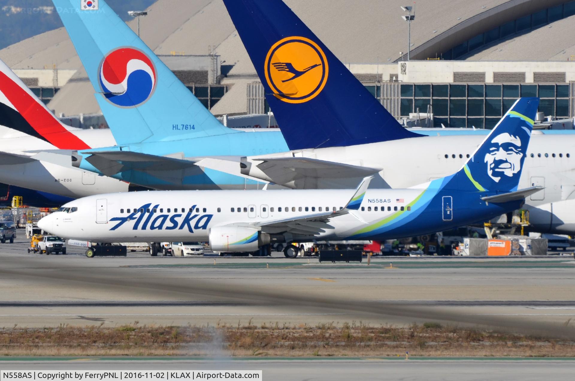 N558AS, 2006 Boeing 737-890 C/N 35177, Alaska B738 taxying for departure.