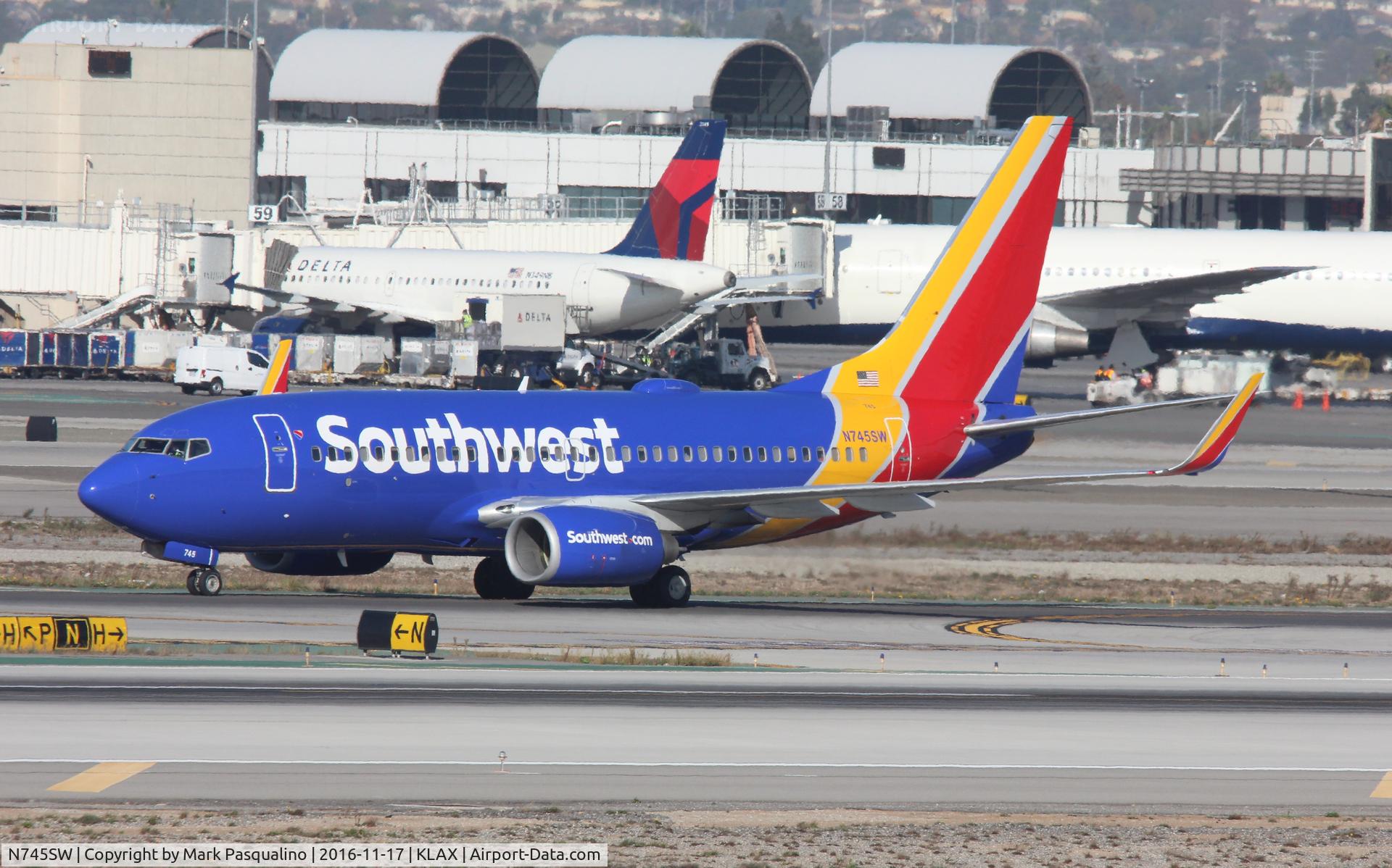 N745SW, 1999 Boeing 737-7H4 C/N 29491, Boeing 737-700