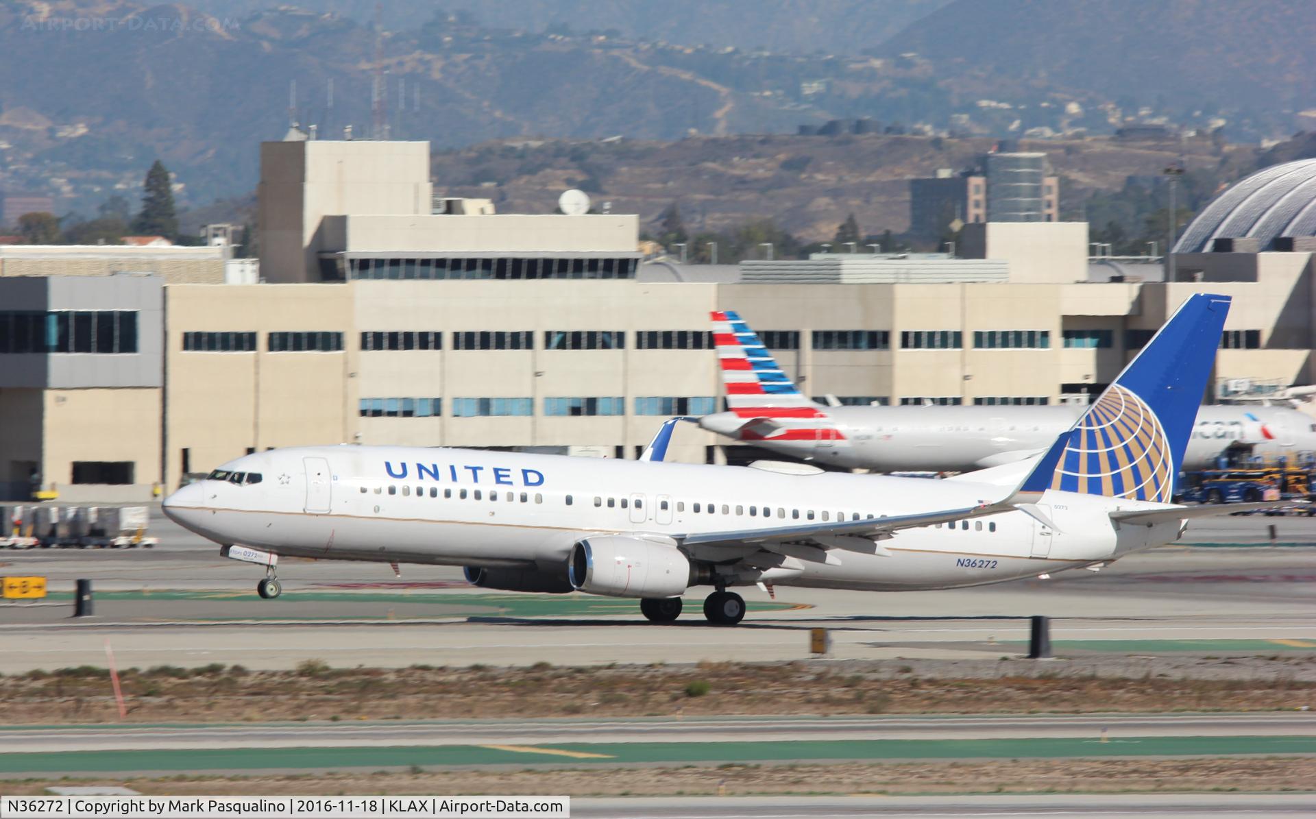 N36272, 2001 Boeing 737-824 C/N 31590, Boeing 737-800