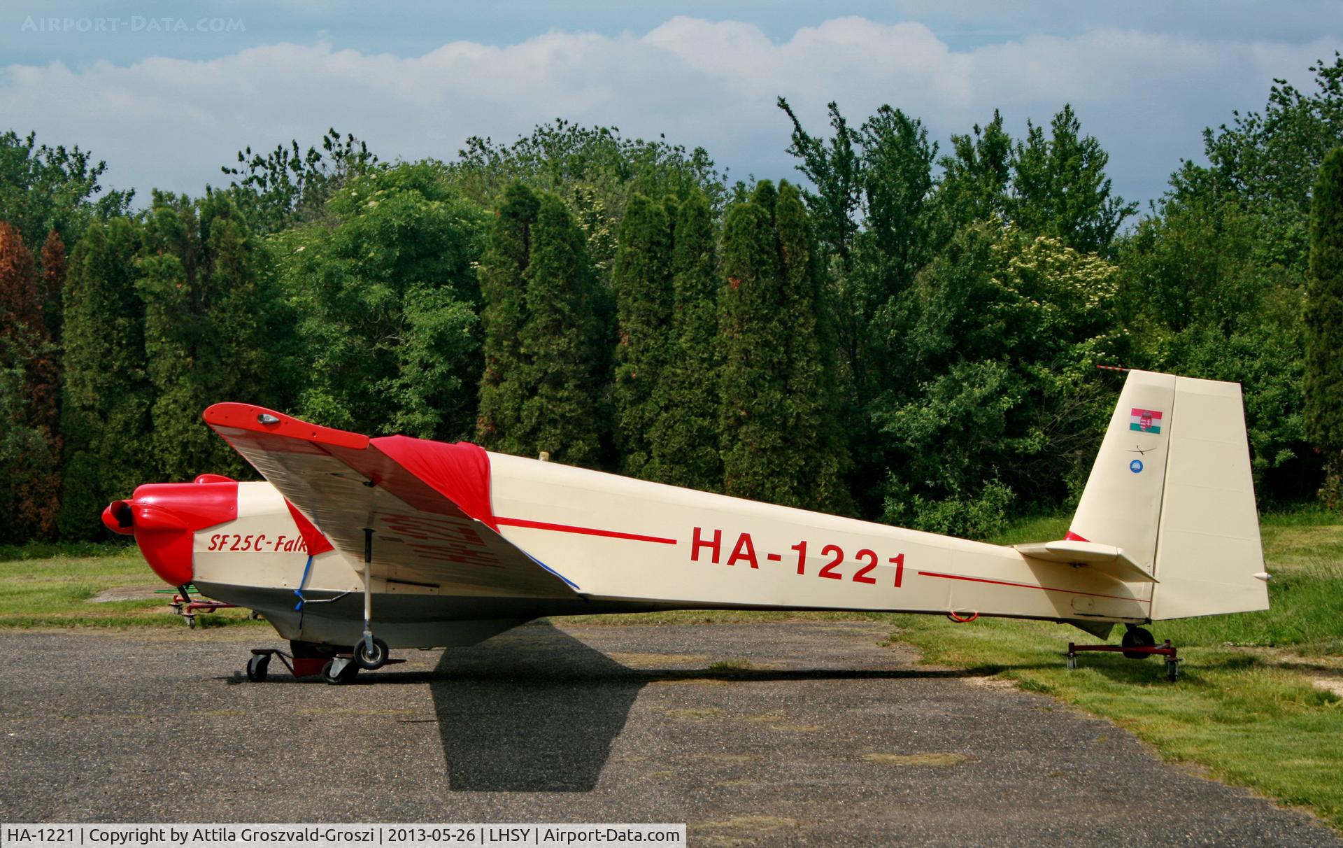 HA-1221, Scheibe SF-25C Falke C/N 4235, Szombathely Airport, Hungary