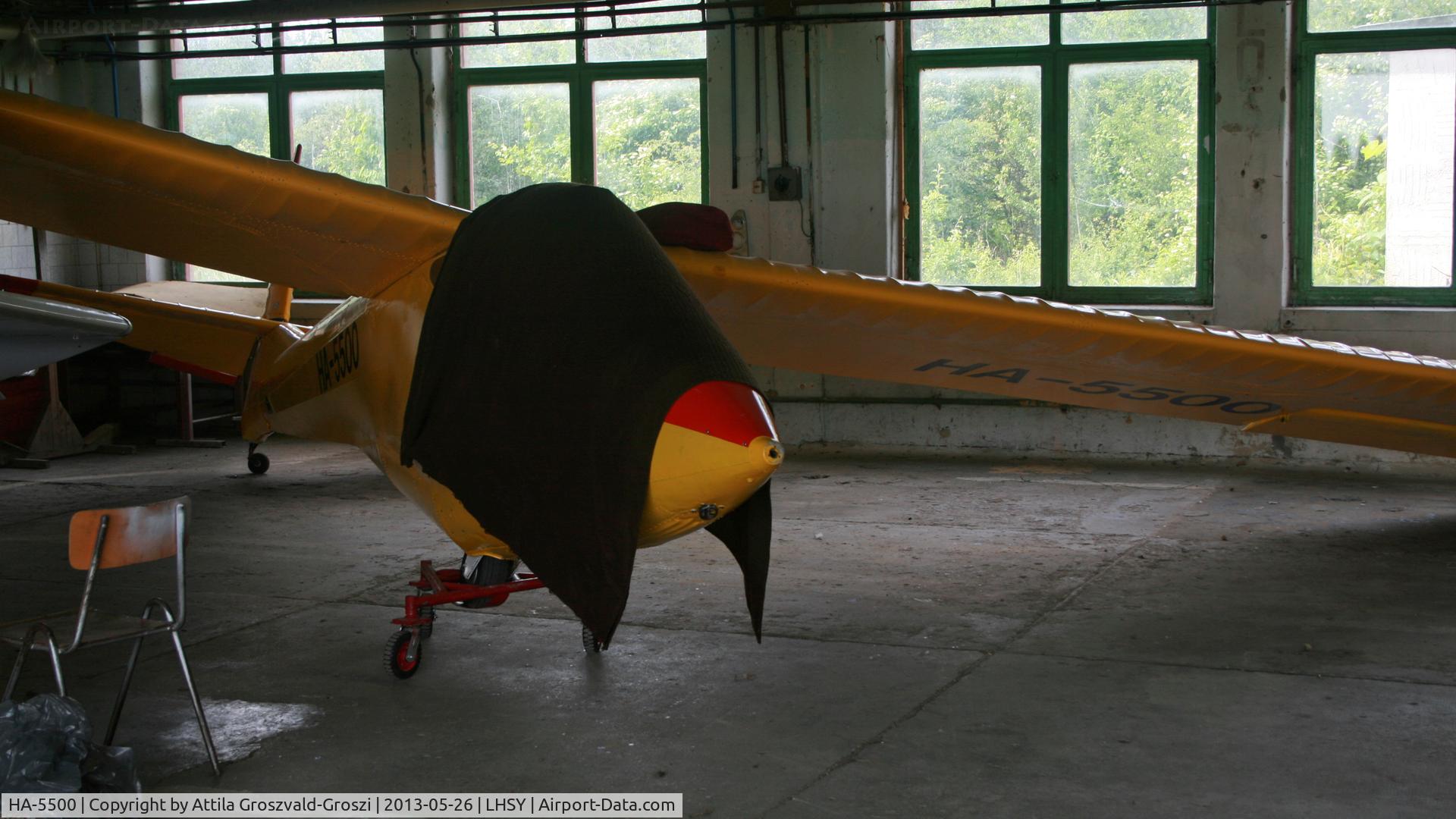 HA-5500, 1983 Rubik R-26SU Góbé 82 C/N AA800001, Szombathely Airport, Hungary