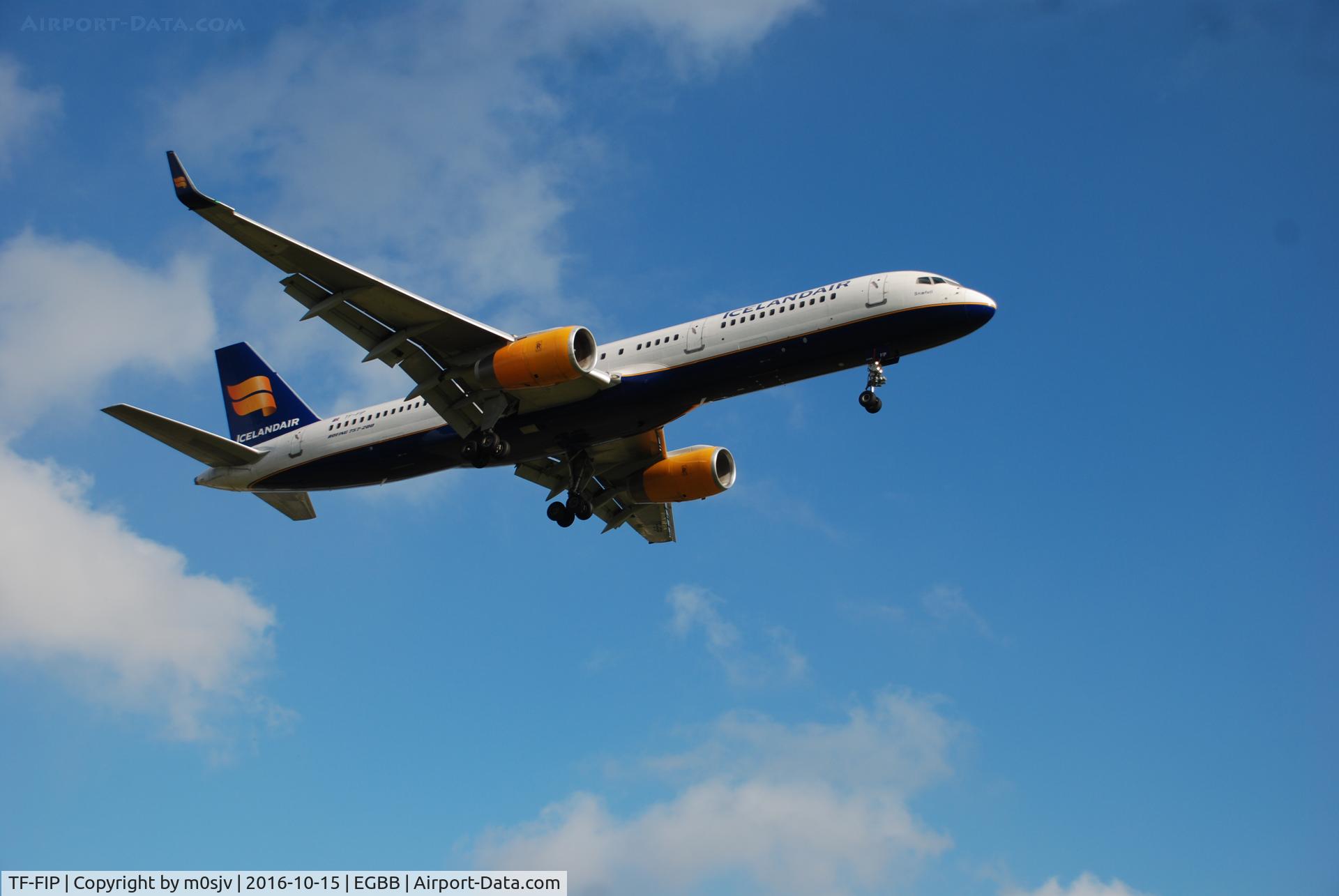 TF-FIP, 2000 Boeing 757-208 C/N 30423, Final approach to EGBB