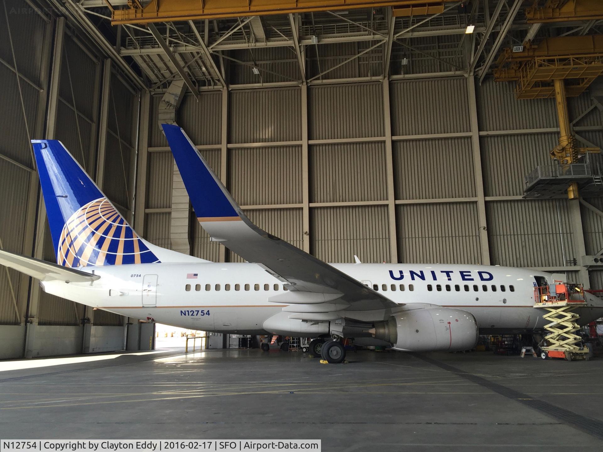 N12754, 2002 Boeing 737-7V3 C/N 30464, SFO 2016