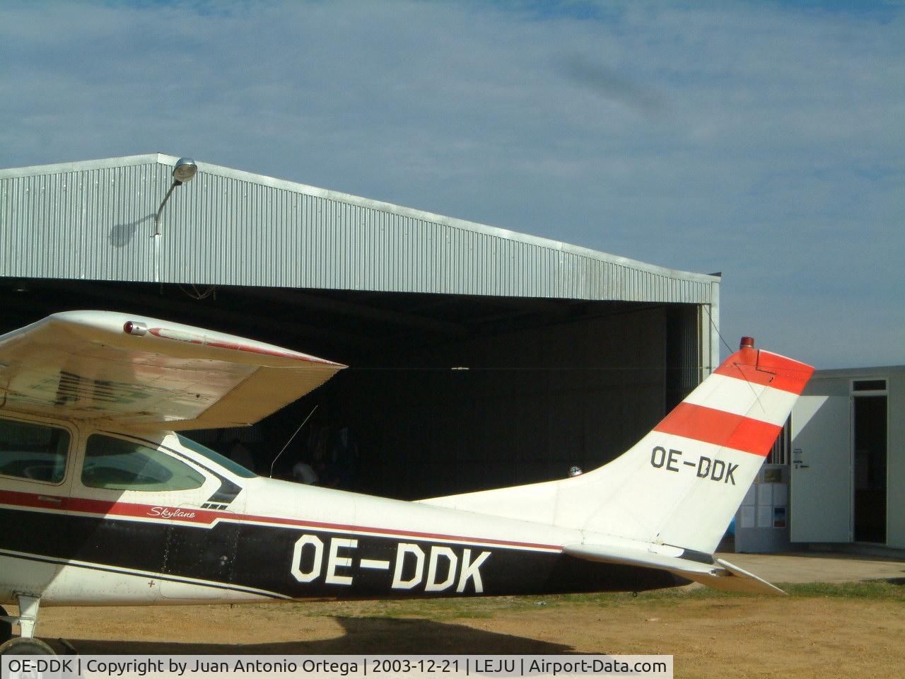 OE-DDK, Cessna 182G Skylane C/N 18255195, Was left in LEAX some years ago