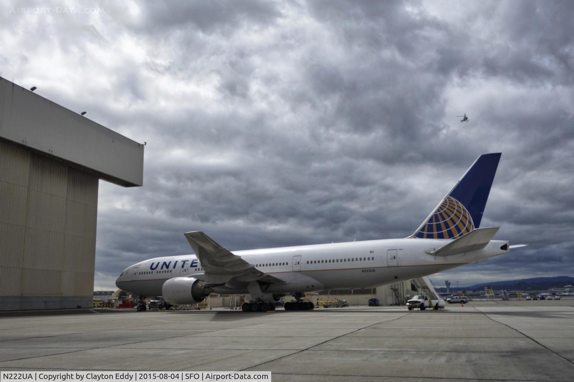N222UA, 2001 Boeing 777-222 C/N 30553, SFO 2016