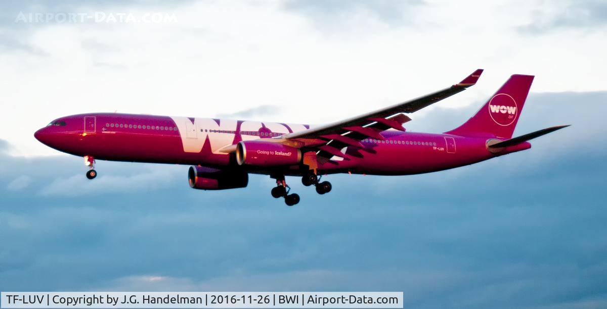 TF-LUV, 2015 Airbus A330-343 C/N 1607, On final to 33L.