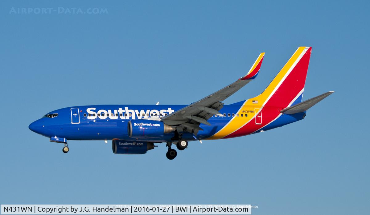 N431WN, 2002 Boeing 737-7H4 C/N 29845, On final to 33L.