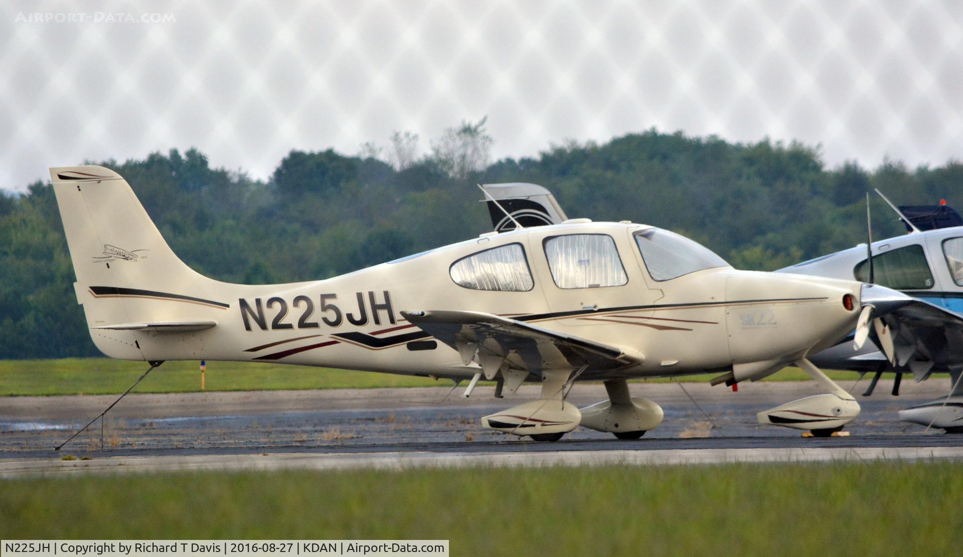 N225JH, 2003 Cirrus SR22 C/N 0712, 2003 Cirrus SR22 in Danville Va.