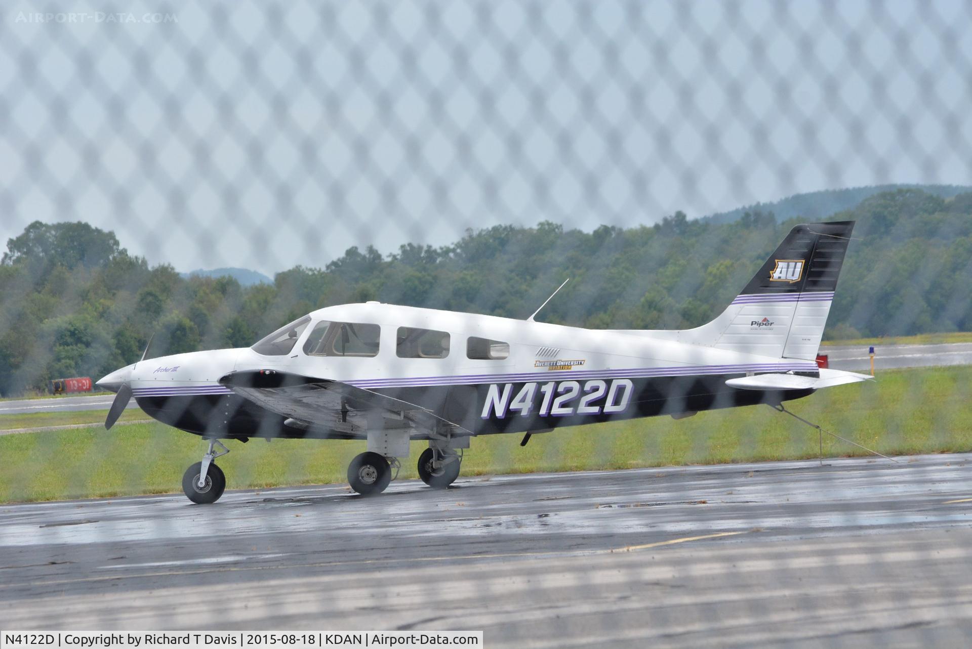 N4122D, 1998 Piper PA-28-181 C/N 2843130, 1998 Piper PA-28-181 in Danville Va. belongs to Averett University Flight School