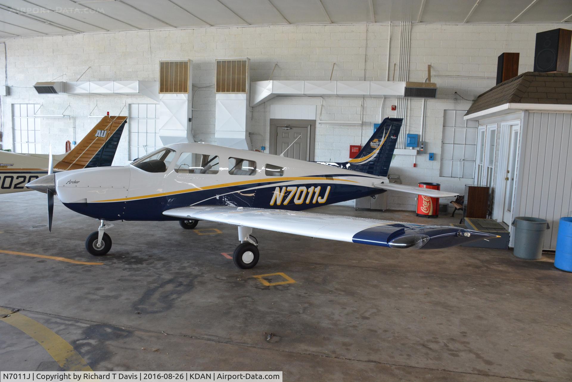N7011J, Piper PA-24-260 Comanche C/N 24-4227, Piper PA-24-260 in Danville Va. Averett University Flight School
