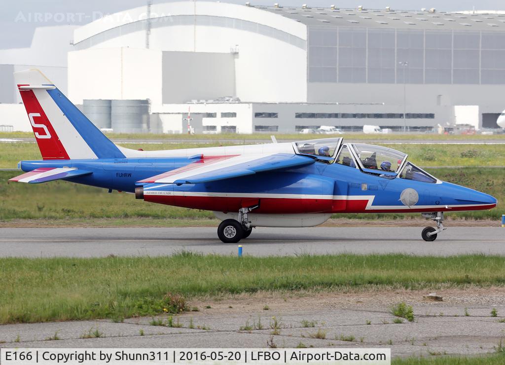 E166, Dassault-Dornier Alpha Jet E C/N E166, Taxxing to the General Aviation area...