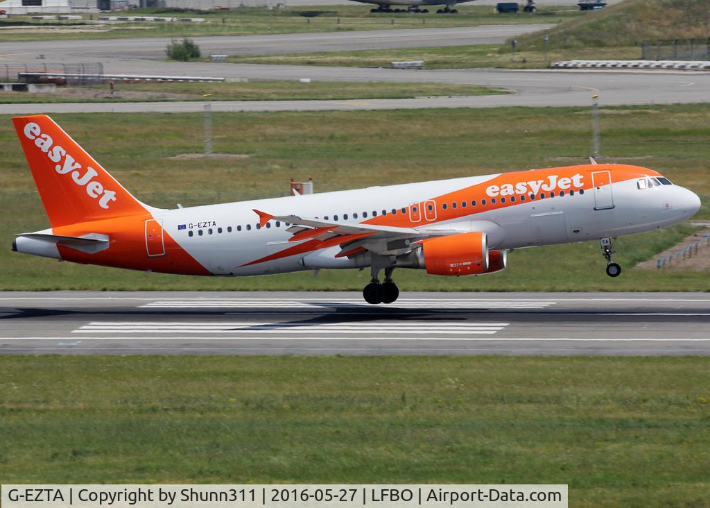 G-EZTA, 2009 Airbus A320-214 C/N 3805, Landing rwy 14R in new c/s