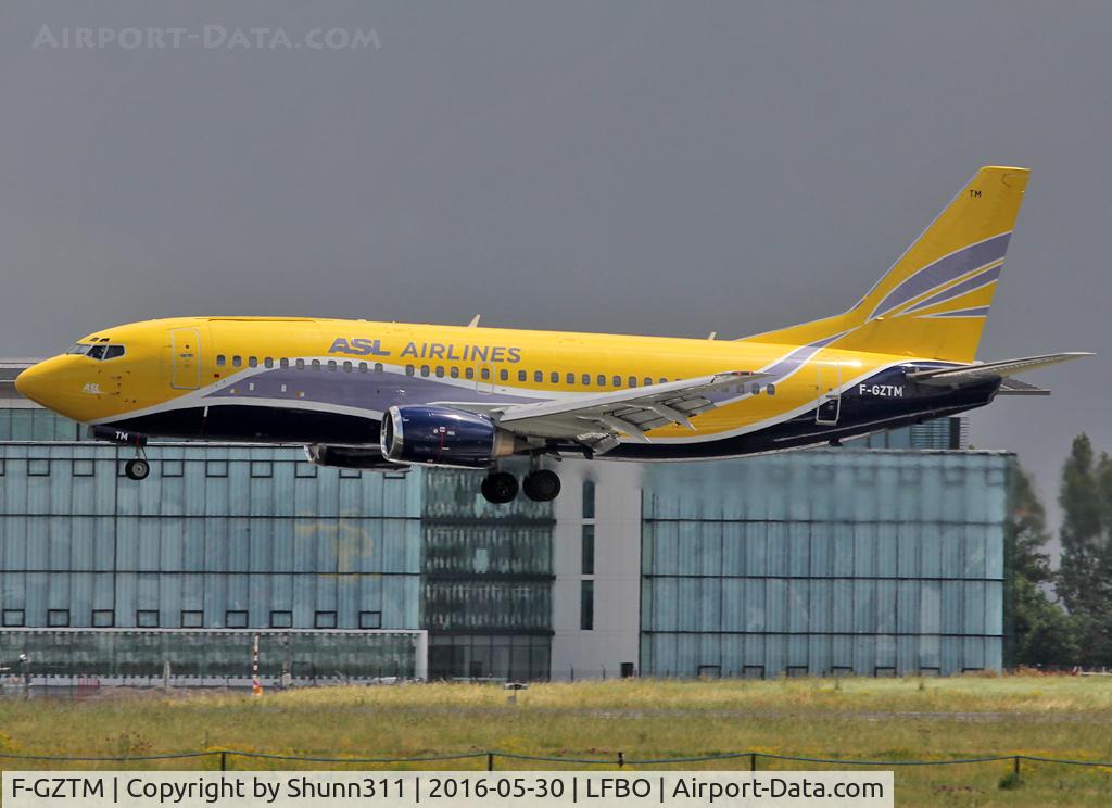 F-GZTM, 1989 Boeing 737-3B3QC C/N 24387, Landing rwy 32R