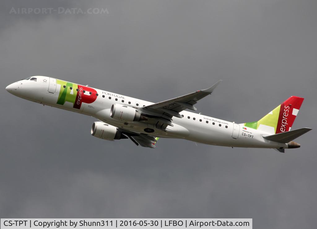 CS-TPT, 2011 Embraer 190LR (ERJ-190-100LR) C/N 19000495, Taking off from rwy 32R