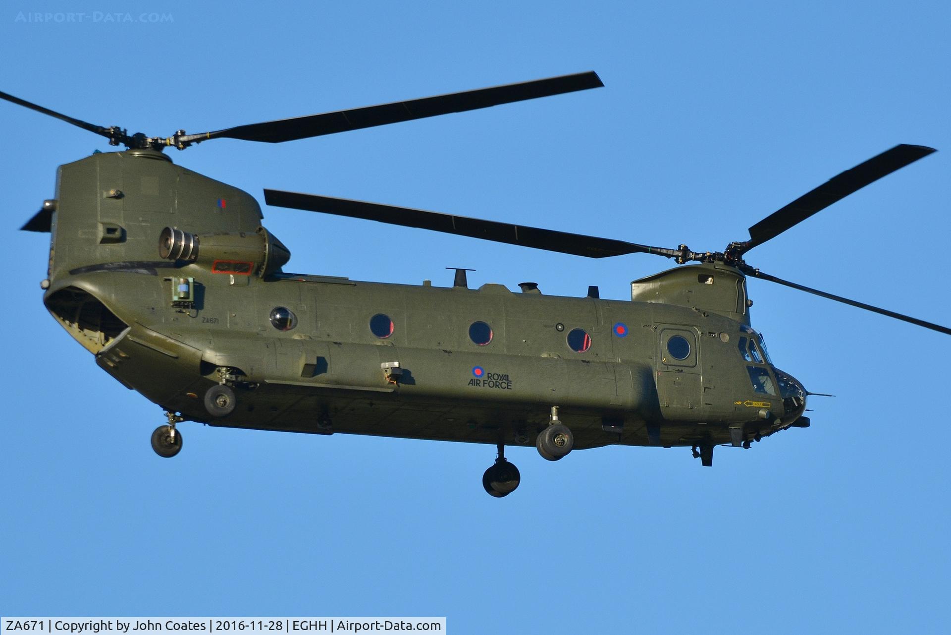 ZA671, 1980 Boeing Vertol Chinook HC.2 C/N M/A002/B-815/M7007, Appears to be a bit missing ?