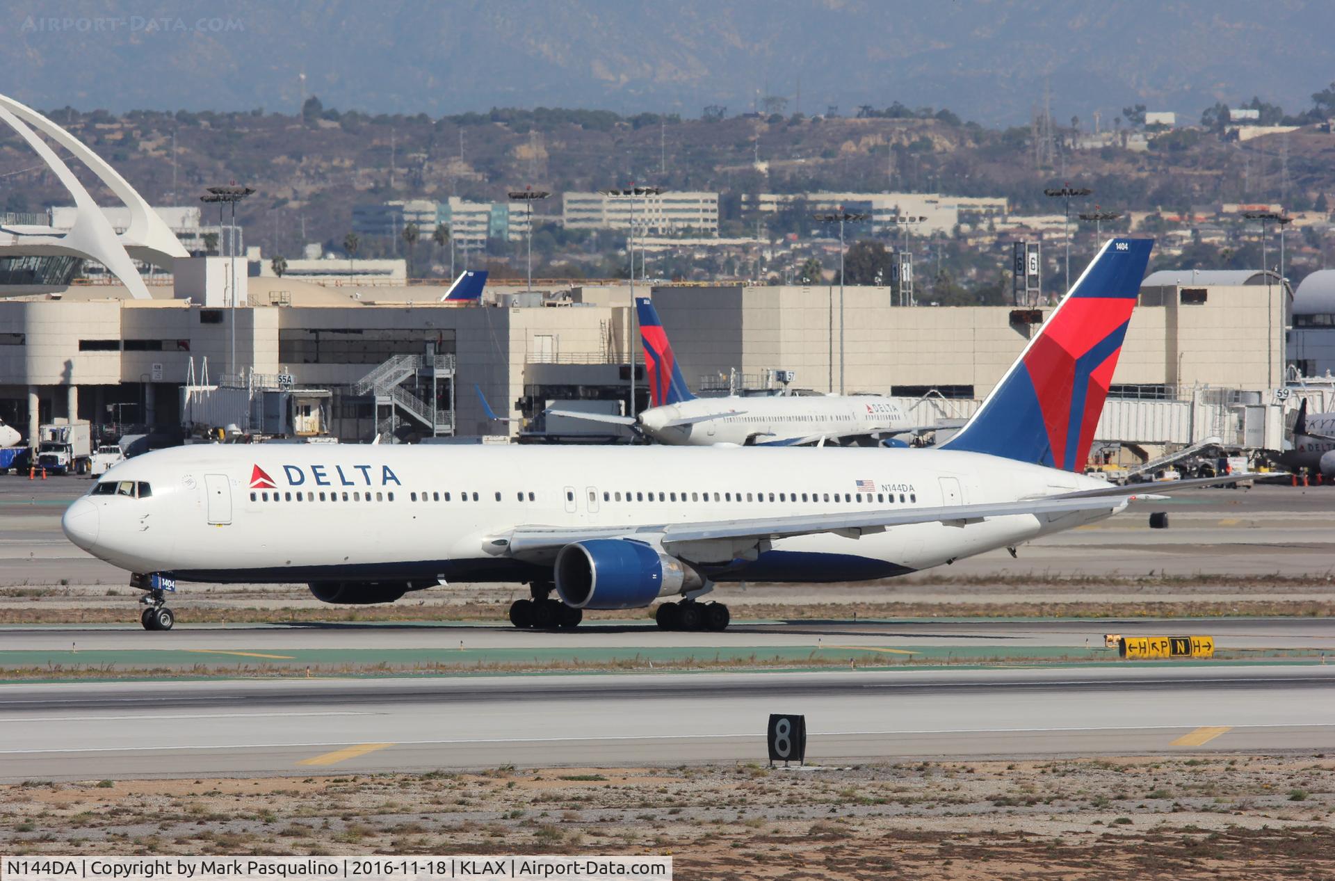 N144DA, 1999 Boeing 767-332 C/N 27584, Boeing 767-300