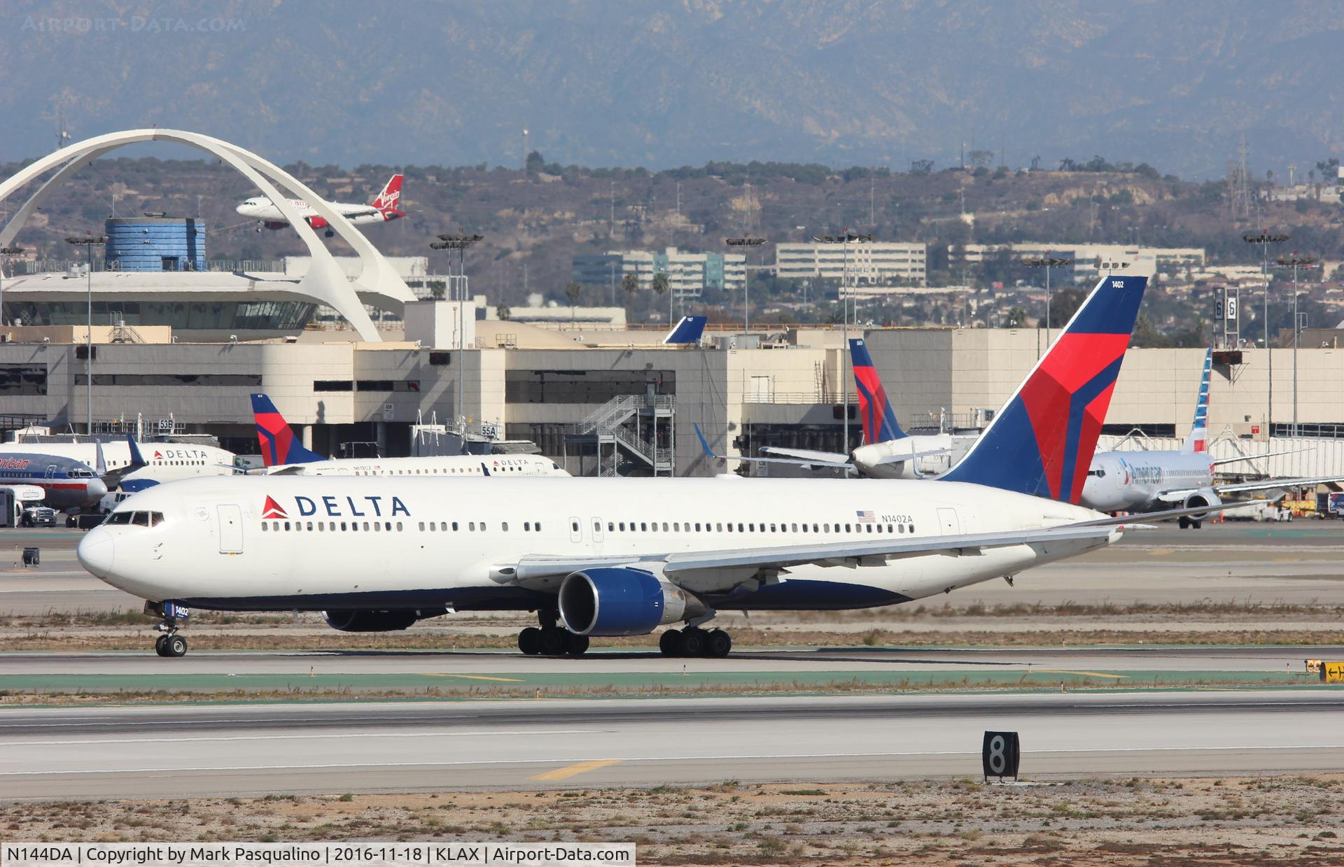 N144DA, 1999 Boeing 767-332 C/N 27584, Boeing 767-300