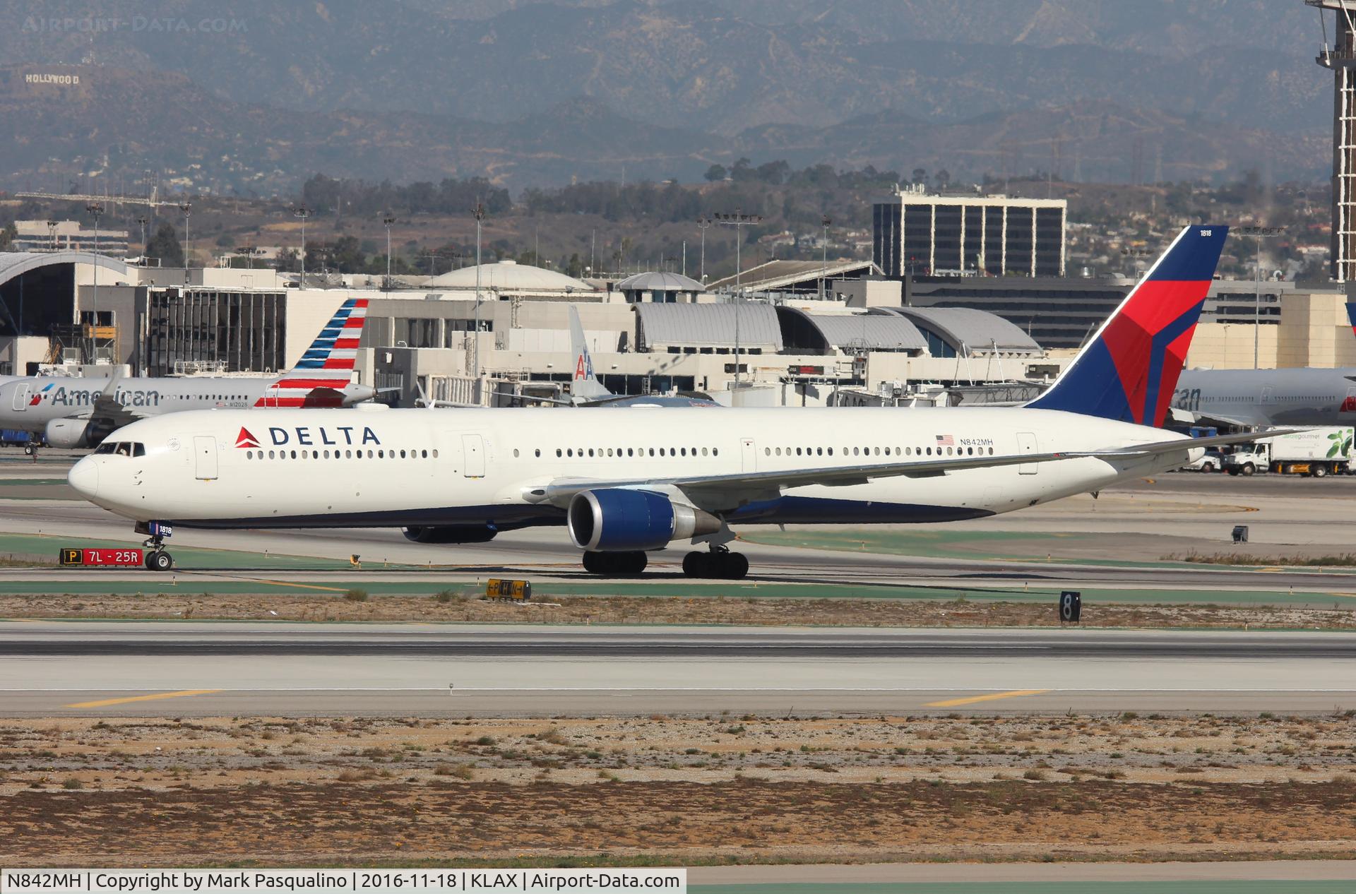 N842MH, 2001 Boeing 767-432/ER C/N 29715, Boeing 767-400ER