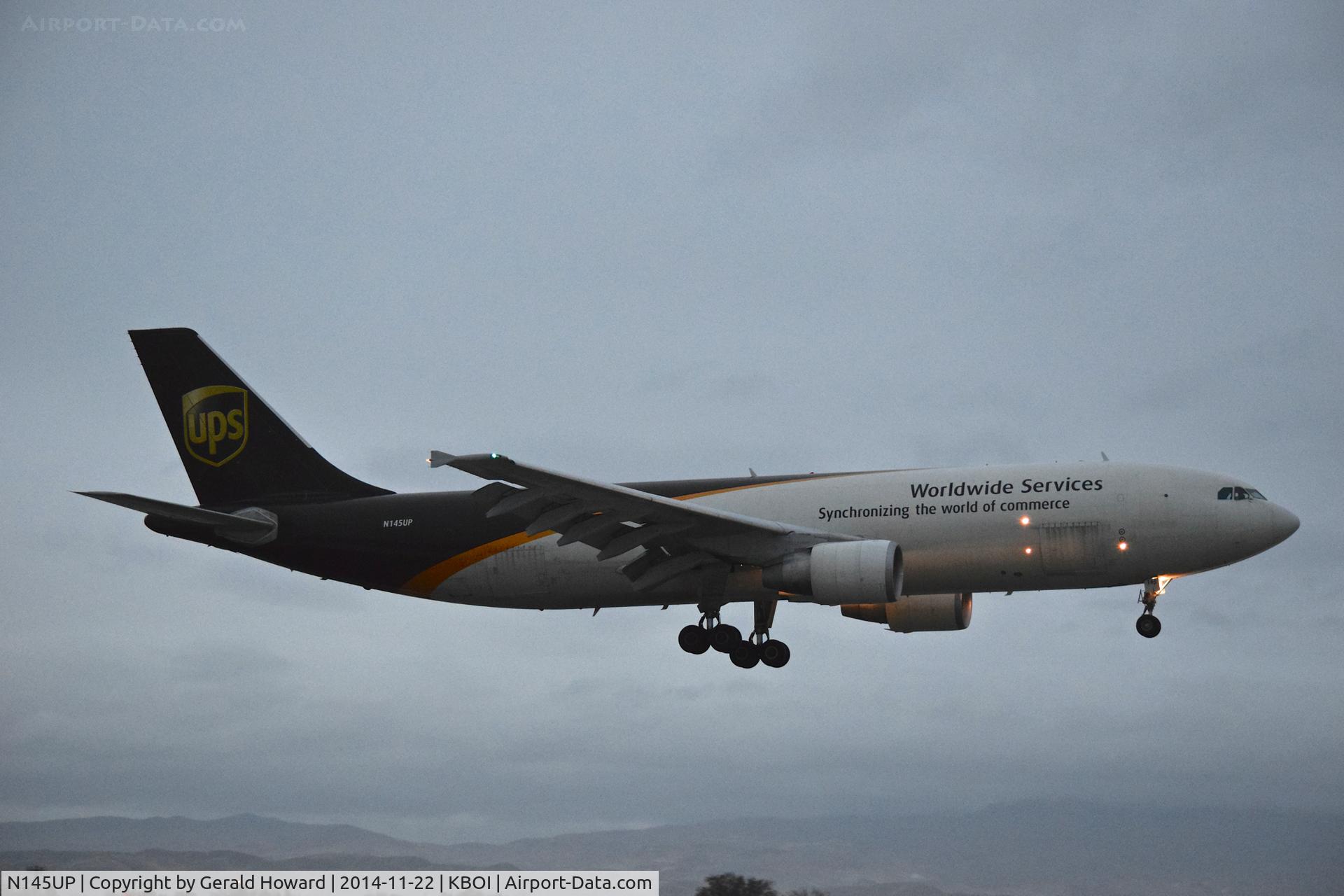 N145UP, 2002 Airbus A300F4-622R C/N 828, On final approach for RWY 10R.