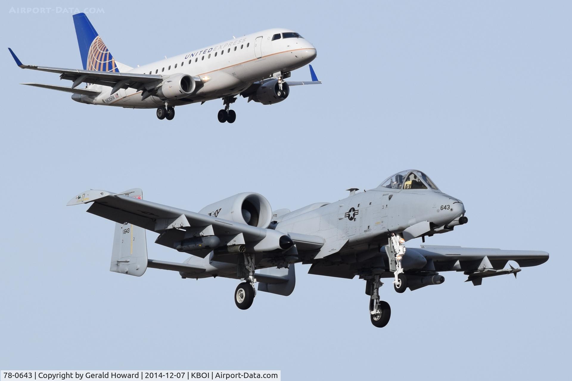 78-0643, 1978 Fairchild Republic A-10C Thunderbolt II C/N A10-0263, On final for RWY 10R. The United jet is landing on RWY 10L.