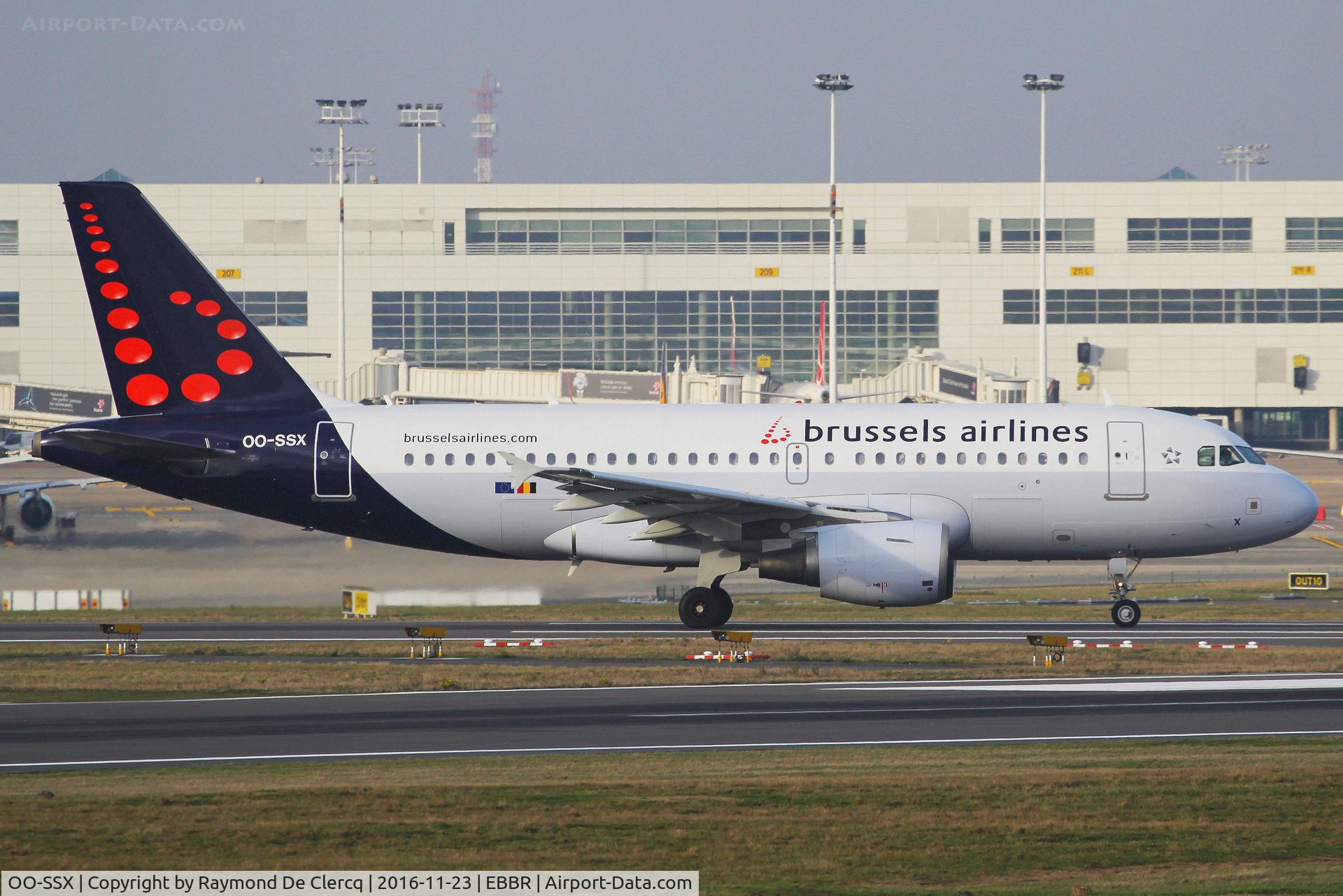 OO-SSX, 2004 Airbus A319-111 C/N 2260, Departing Brussels rwy 07R.