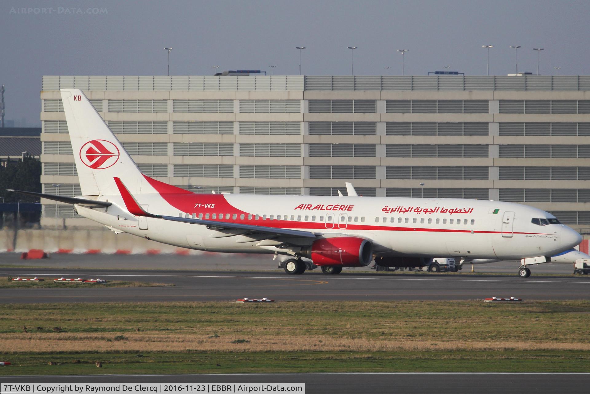7T-VKB, 2005 Boeing 737-8D6 C/N 34165, Ready for take off rwy 07R.