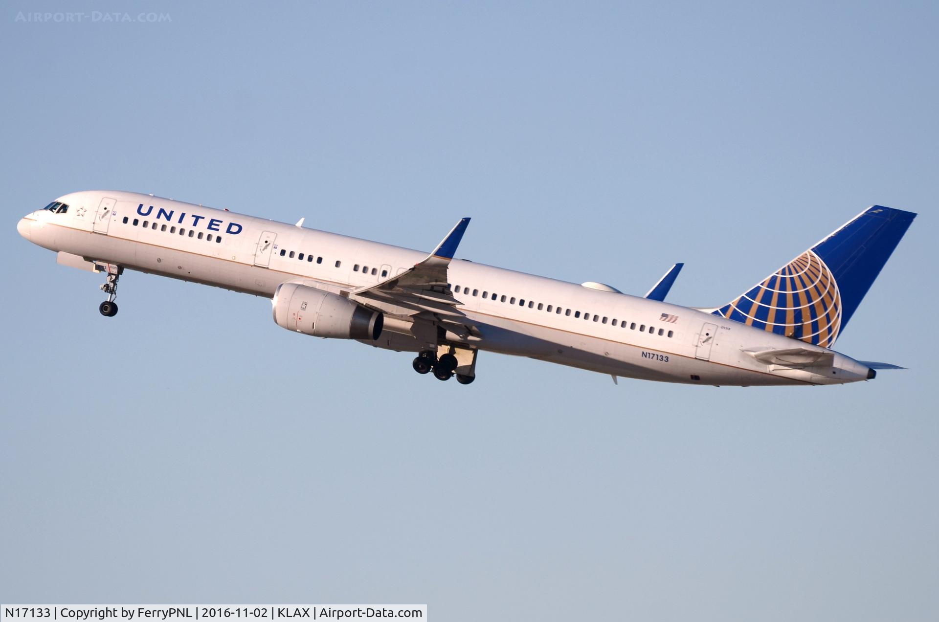 N17133, 1998 Boeing 757-224 C/N 29282, United B752