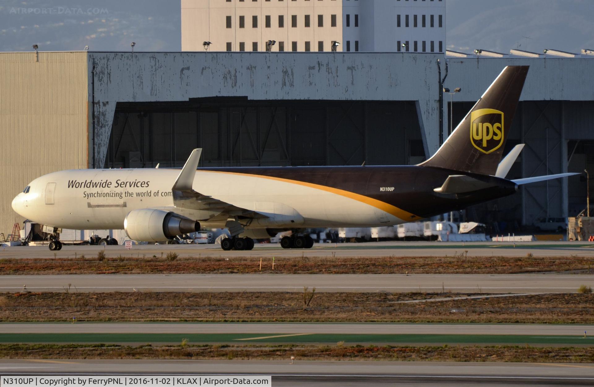 N310UP, 1996 Boeing 767-34AF C/N 27762, UPS B763F