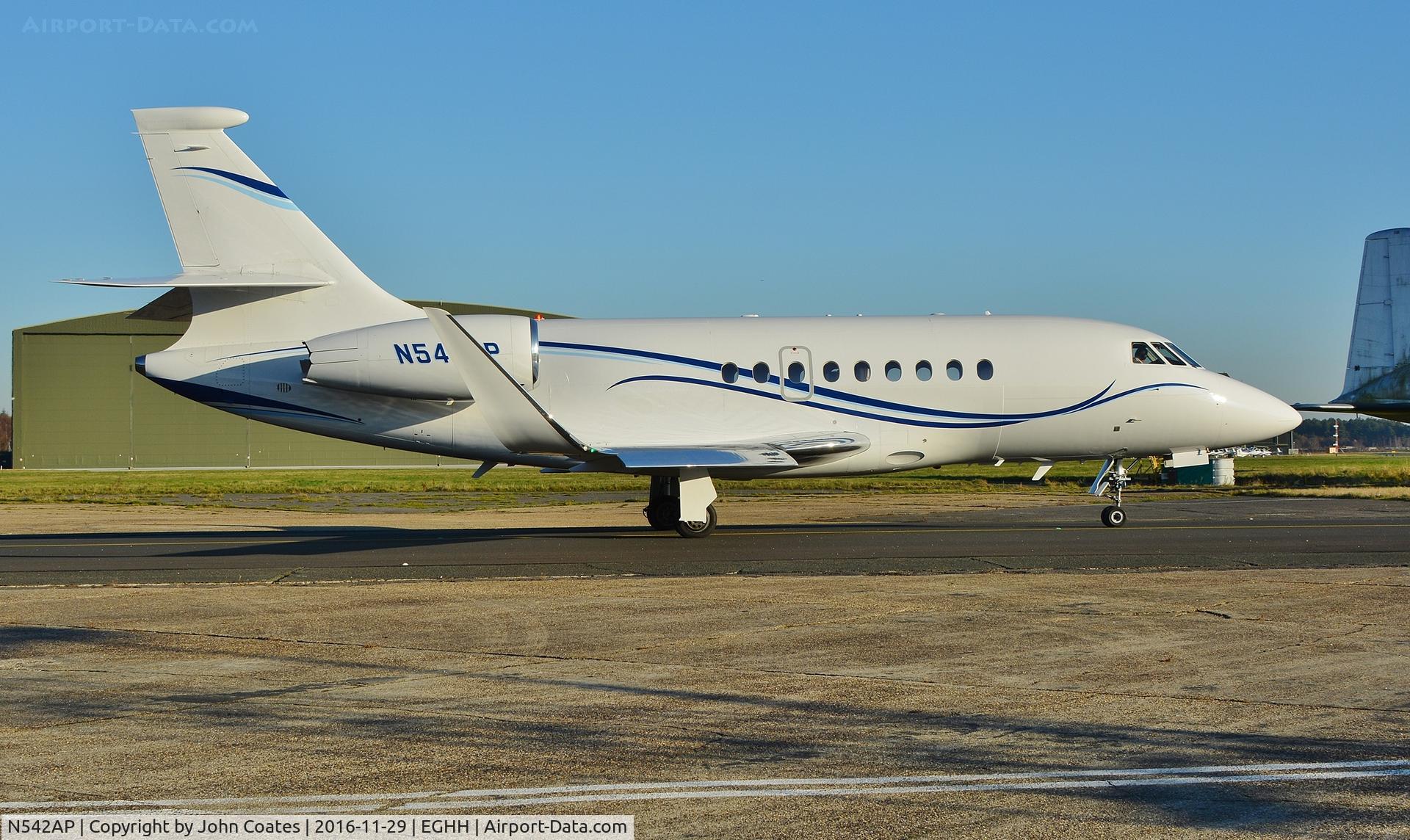 N542AP, 2006 Dassault Falcon 2000LX C/N 89, Taxiing to depart