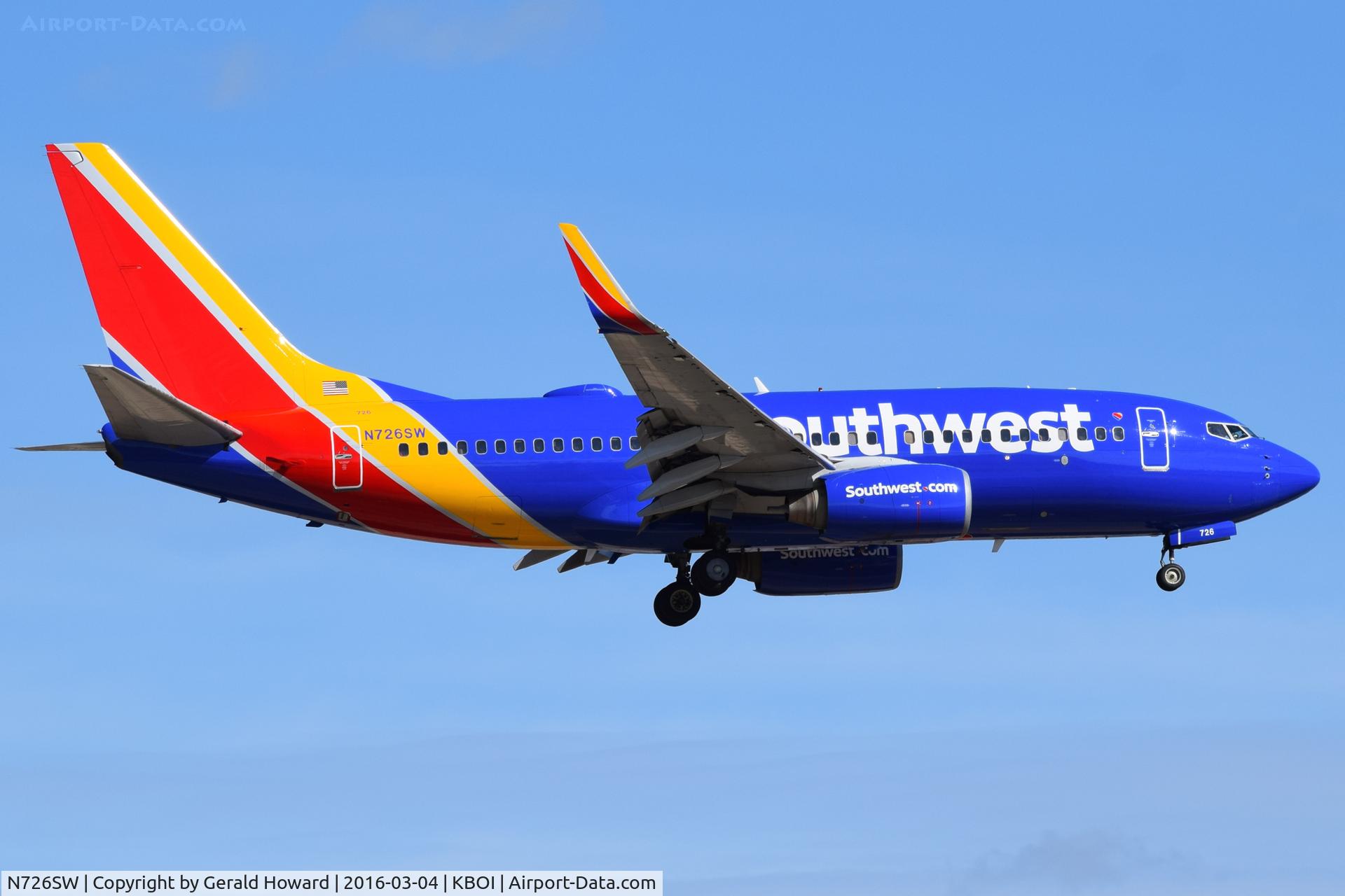 N726SW, 1999 Boeing 737-7H4 C/N 27858, Landing on RWY 10L.