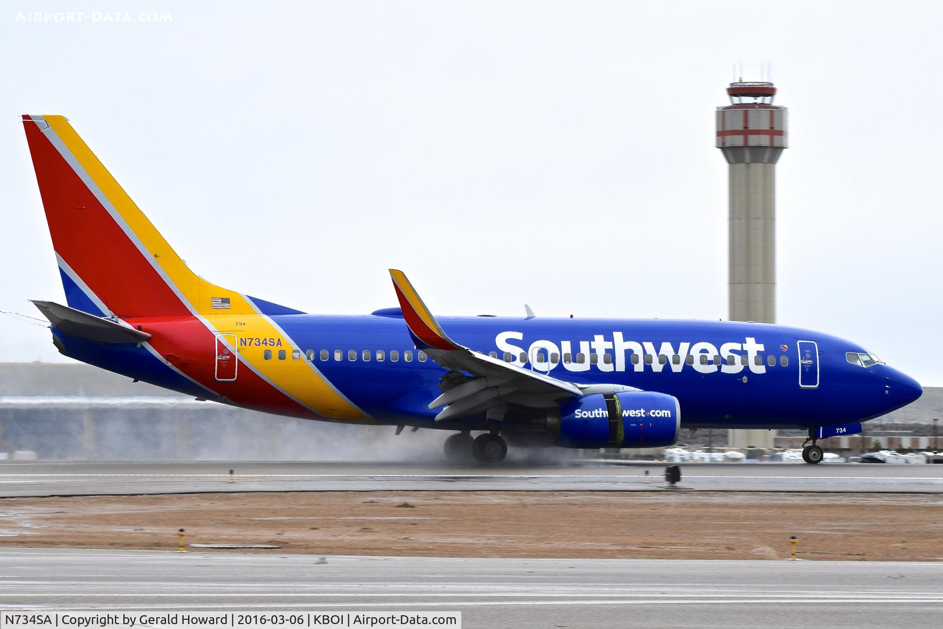 N734SA, 1999 Boeing 737-7H4 C/N 27866, Slowing down.