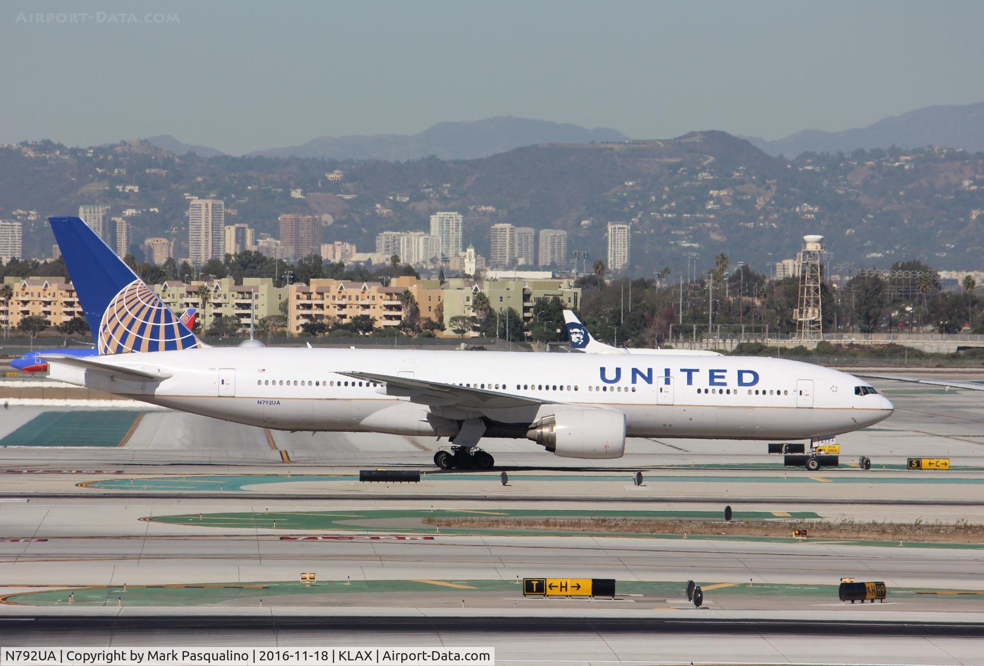 N792UA, 1997 Boeing 777-222 C/N 26934, Boeing 777-200