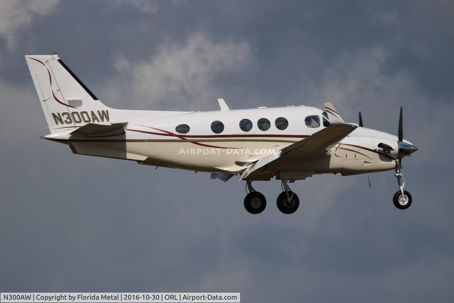 N300AW, 1999 Raytheon Aircraft Company C90A C/N LJ-1570, Beech C90A