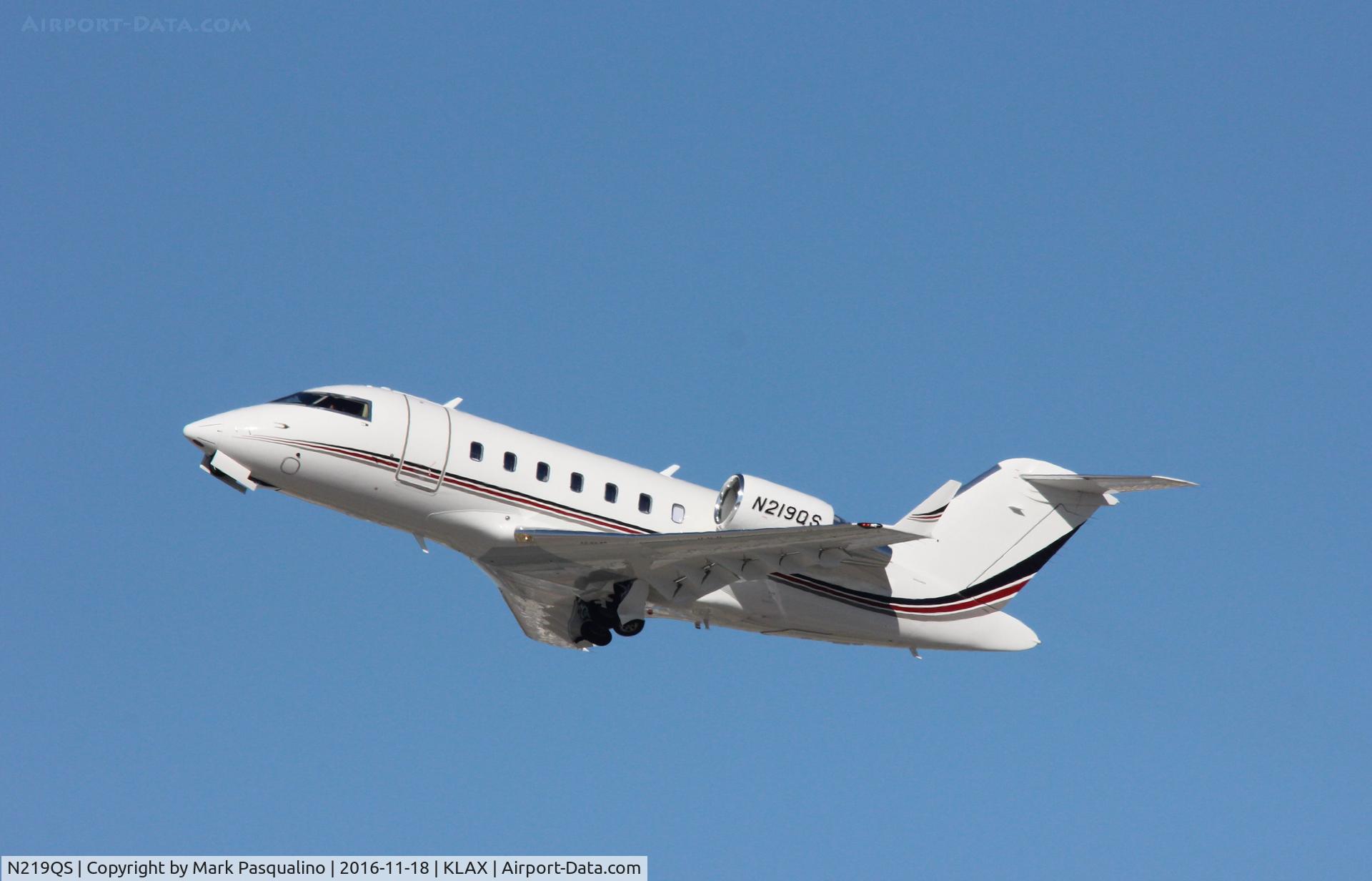 N219QS, 2016 Bombardier Challenger 604 (CL-600-2B16) C/N 6062, CL-600-2B16