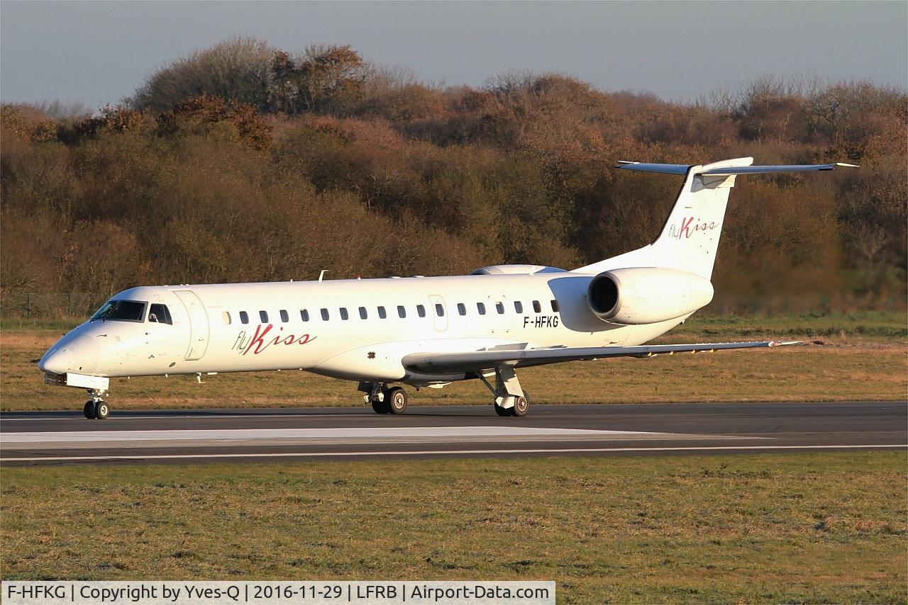 F-HFKG, 2000 Embraer ERJ-145LR (EMB-145LR) C/N 145253, Embraer ERJ-145LR, Taxiing to holding point rwy 07R, Brest-Bretagne Airport (LFRB-BES)