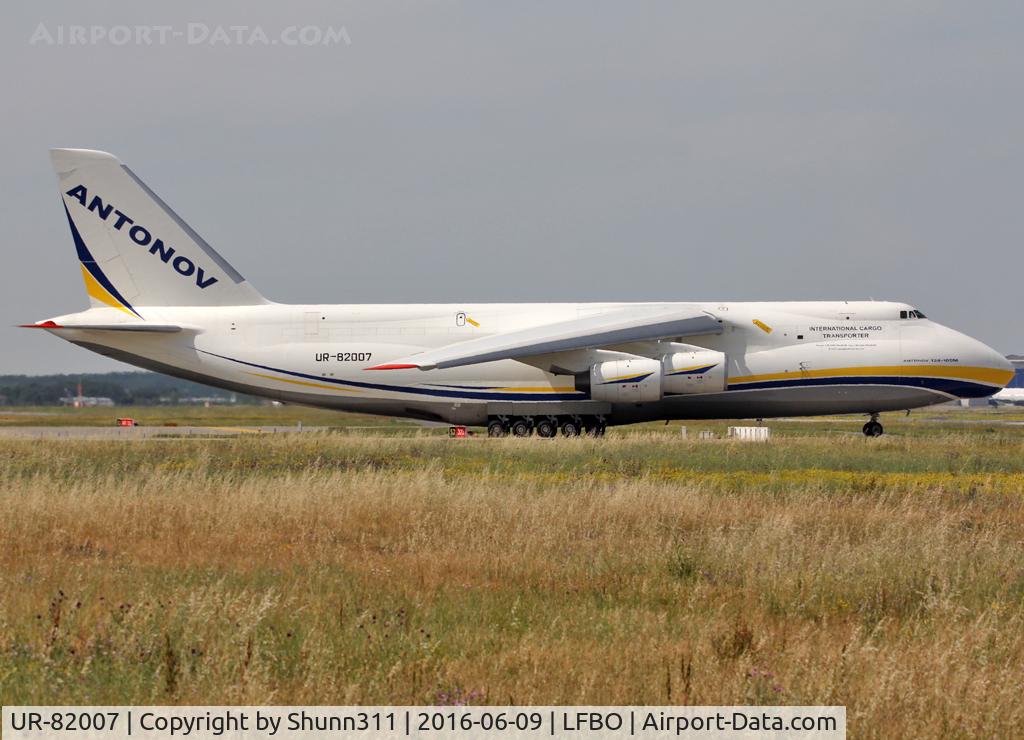 UR-82007, 1988 Antonov An-124-100 Ruslan C/N 19530501005, Lining up rwy 32L for departure... new c/s