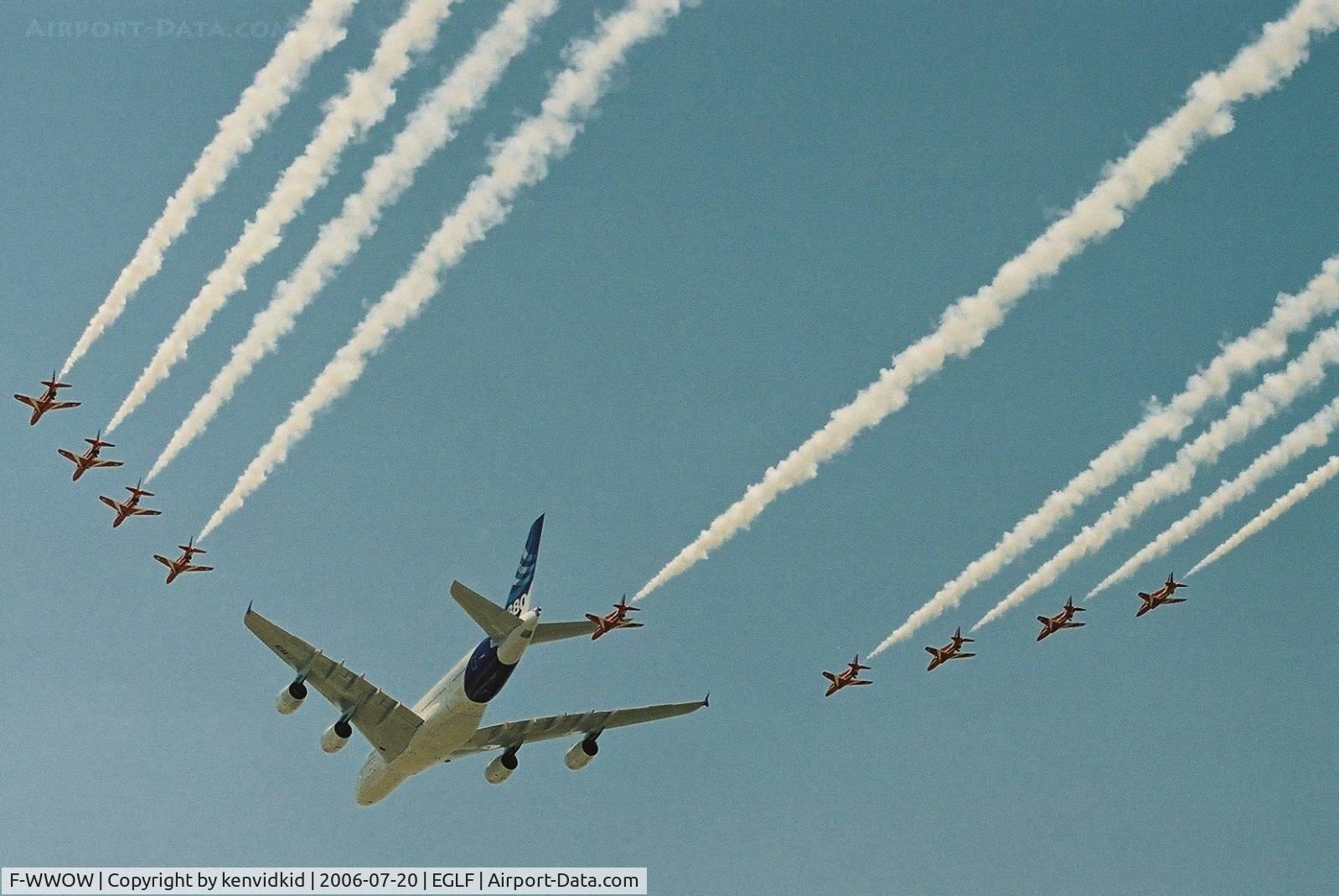 F-WWOW, 2005 Airbus A380-841 C/N 001, At the 2006 Farnborough International Air Show with the Red Arrows.