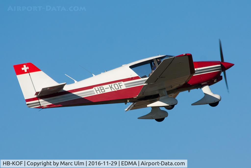 HB-KOF, 2005 Robin DR-400-140B Dauphin 4 Major C/N 2582, take off rwy 07