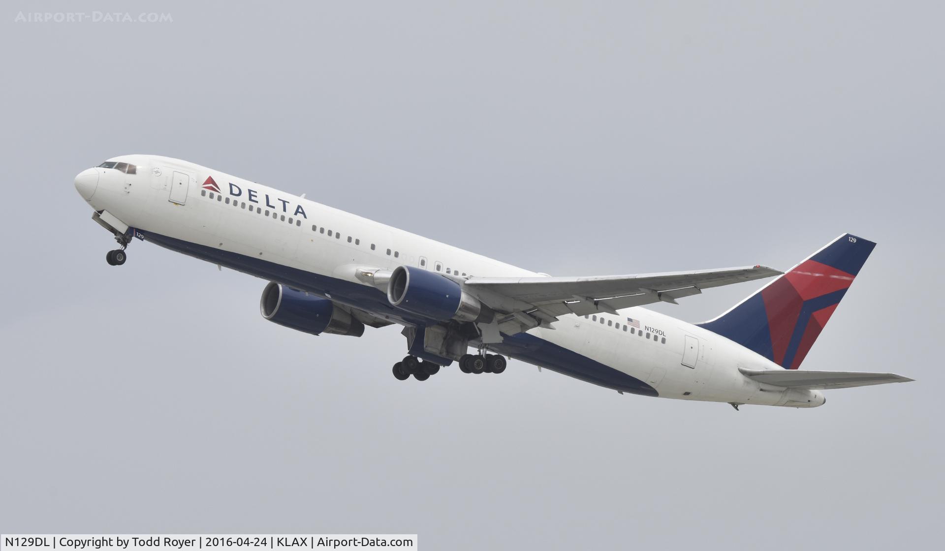 N129DL, 1988 Boeing 767-332 C/N 24079, Departing LAX on 25R