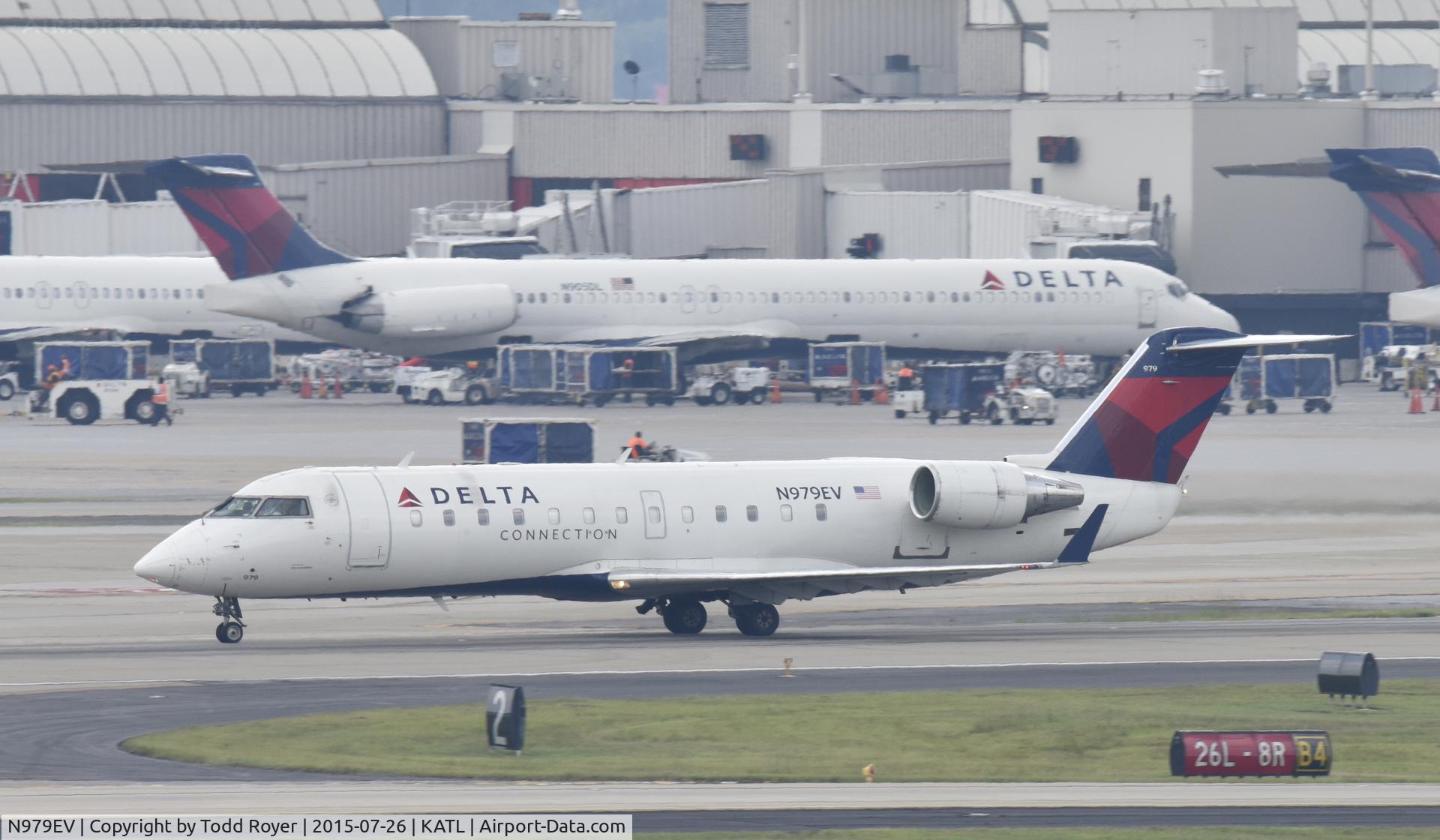 N979EV, 2003 Bombardier CRJ-200ER (CL-600-2B19) C/N 7737, Departing Atlanta