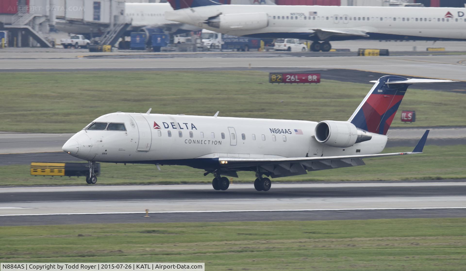 N884AS, 2001 Bombardier CRJ-200ER (CL-600-2B19) C/N 7513, Arriving at Atlanta