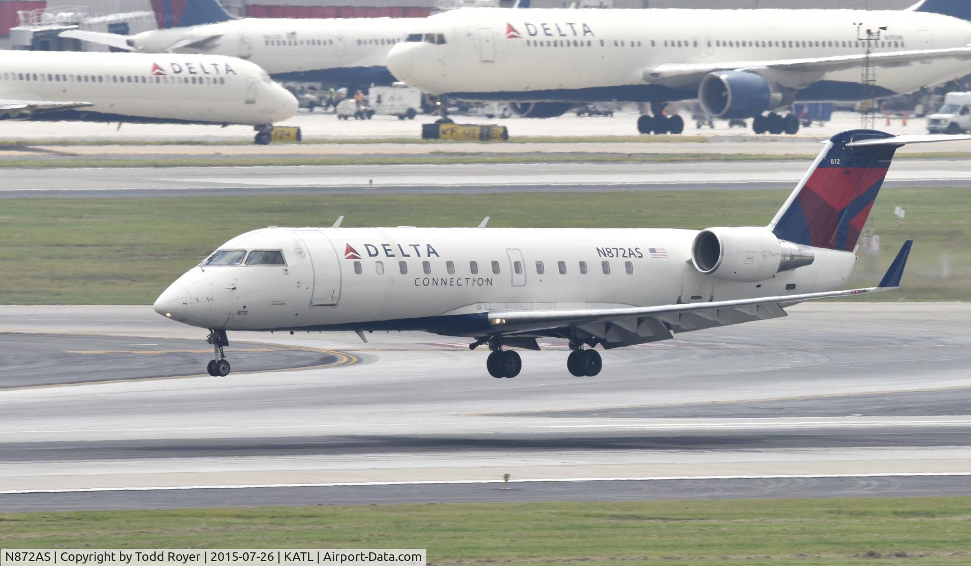 N872AS, 2001 Bombardier CRJ-200ER (CL-600-2B19) C/N 7542, Arriving at Atlanta