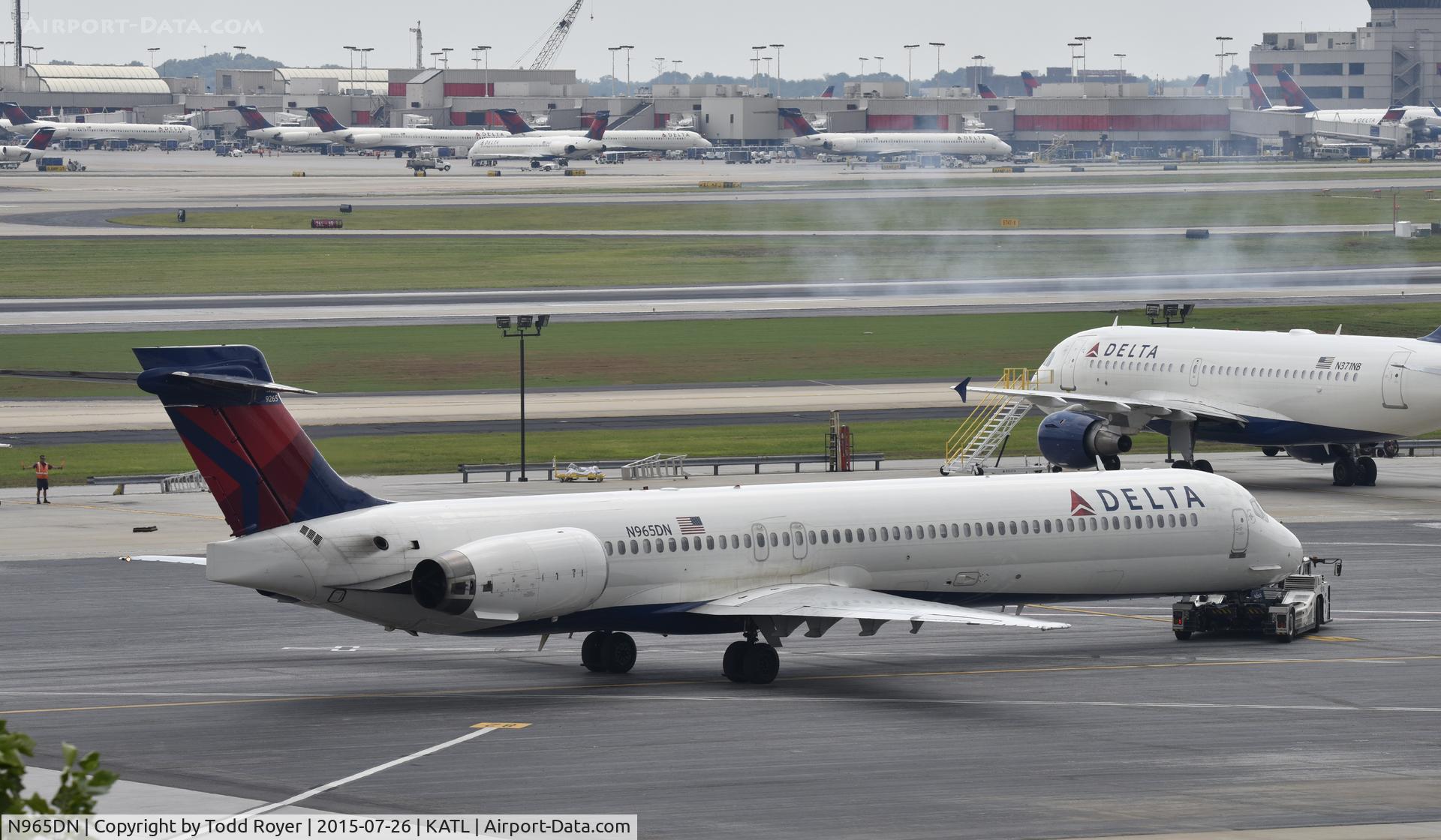 N965DN, 2001 McDonnell Douglas MD-90-30 C/N 60002, Taking a break at Atlanta