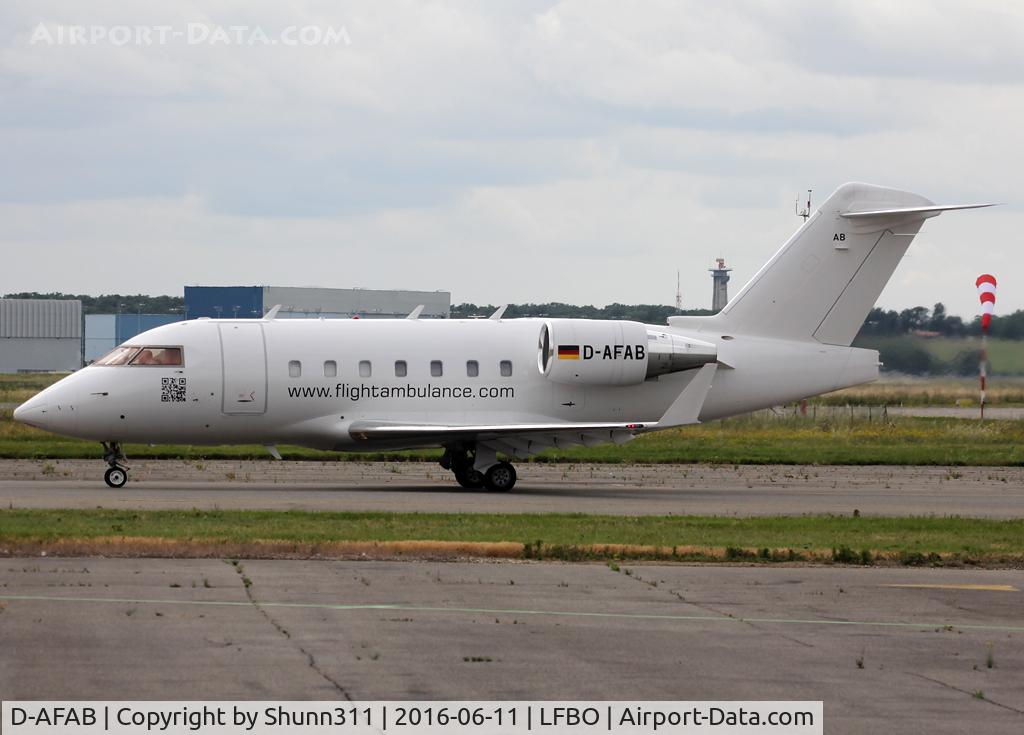 D-AFAB, 1998 Bombardier Challenger 604 (CL-600-2B16) C/N 5378, Taxiing holding point rwy 32 for departure...