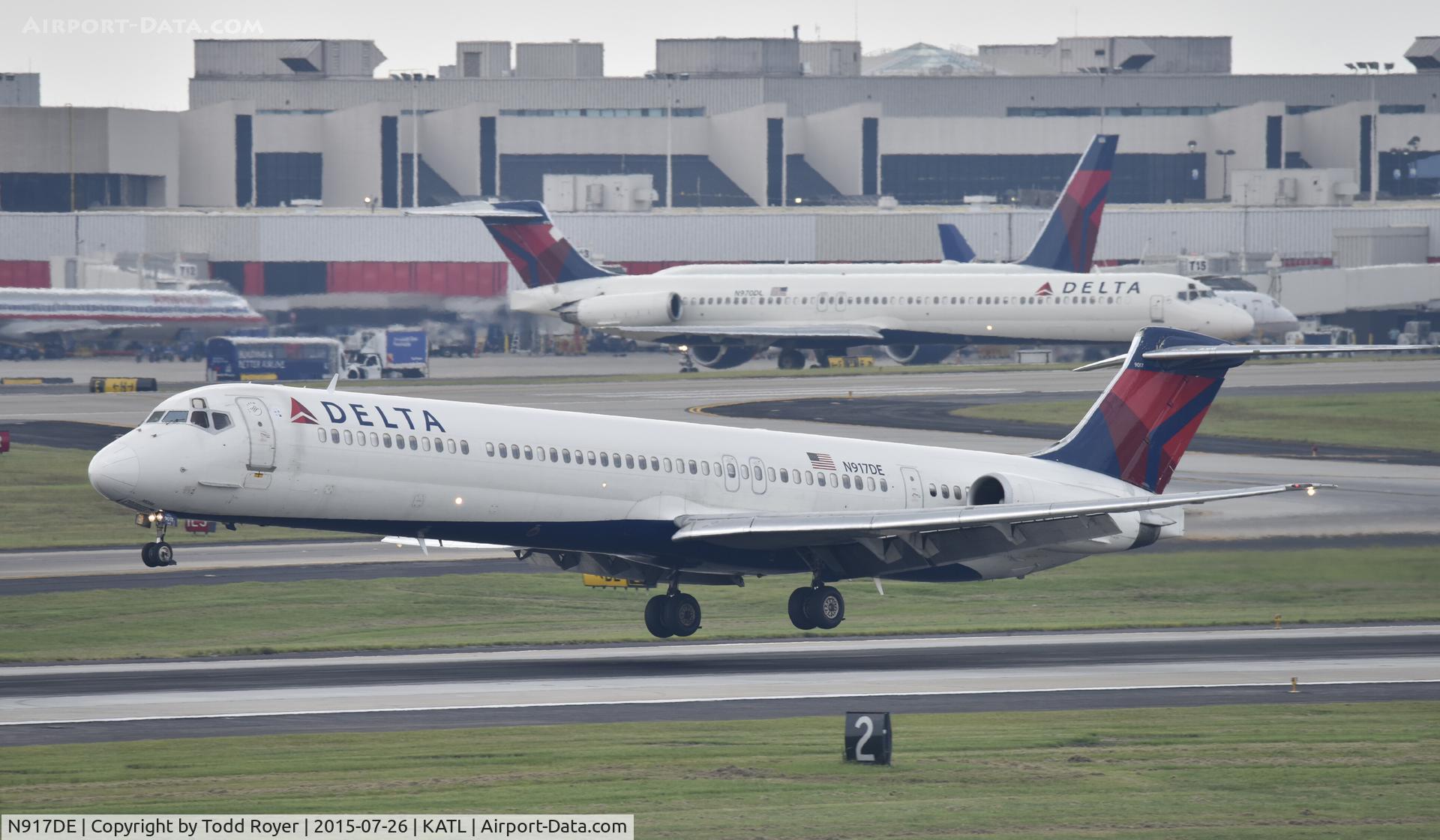 N917DE, 1993 McDonnell Douglas MD-88 C/N 49958, Arriving at Atlanta