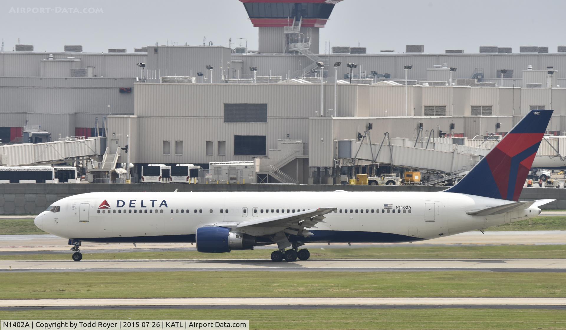 N1402A, 1993 Boeing 767-332 C/N 25989, Departing Atlanta