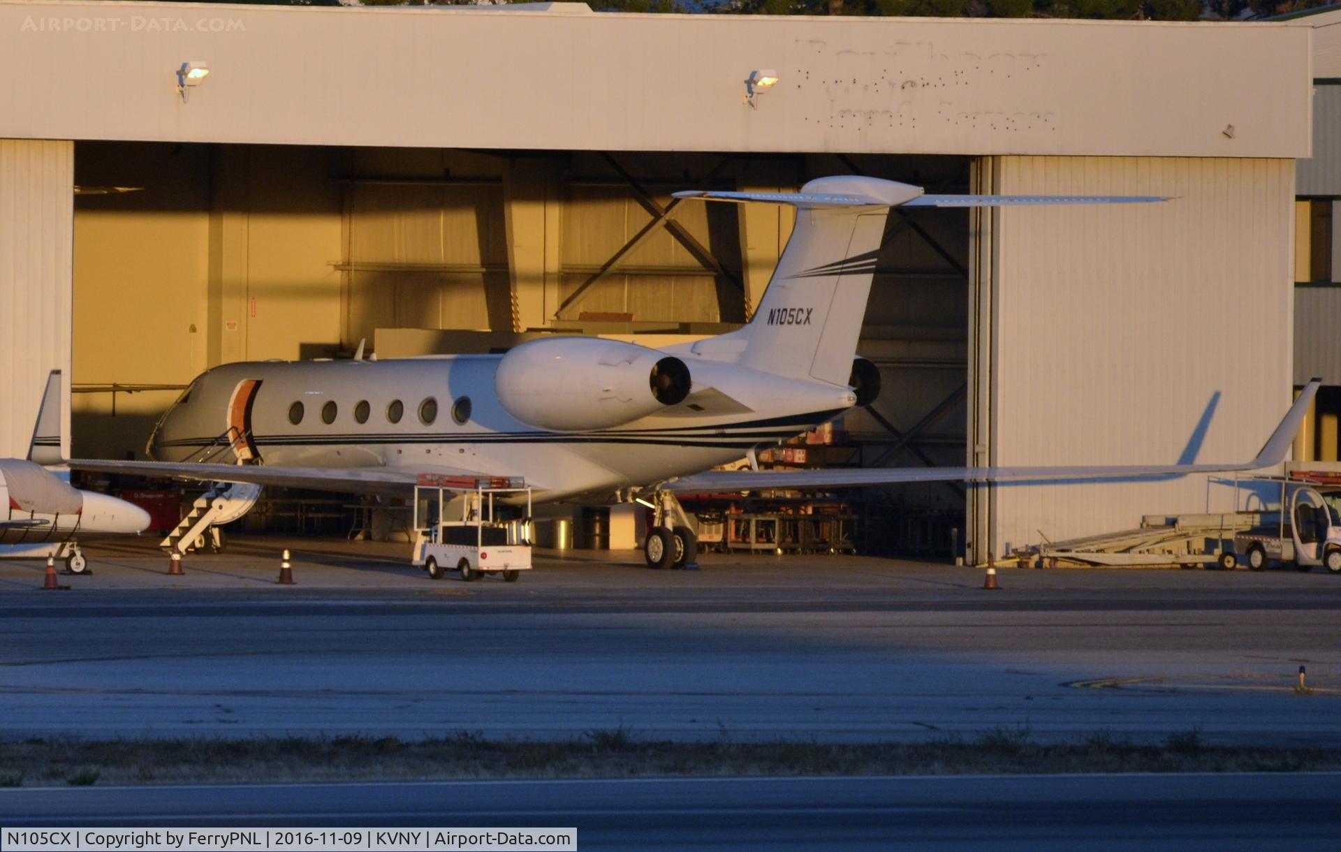 N105CX, 1998 Gulfstream Aerospace G-V C/N 550, This G5 spent the night partly inside the hangar.