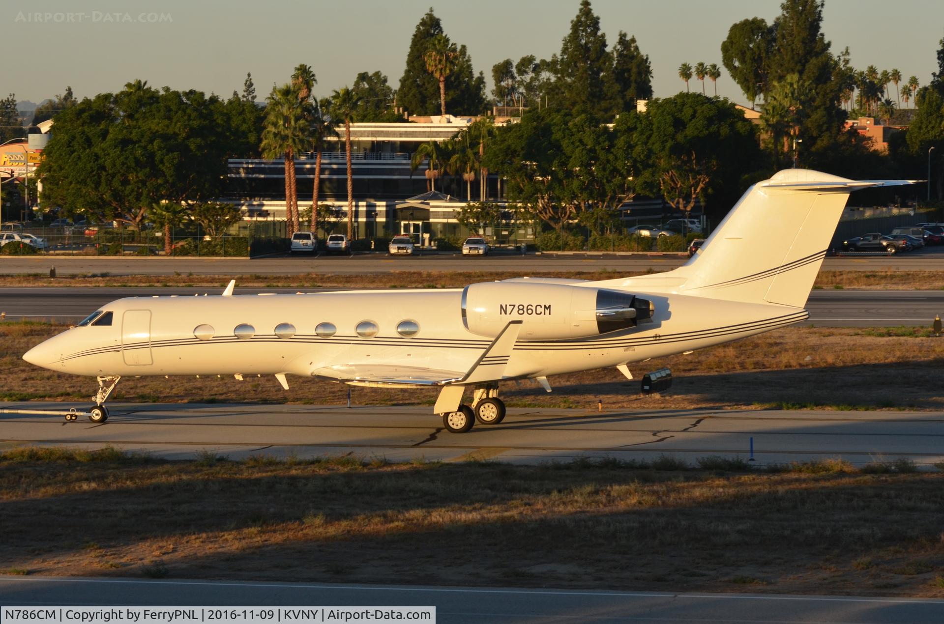 N786CM, 1991 Gulfstream Aerospace G-IV C/N 1176, G4 arrived early in the morning.