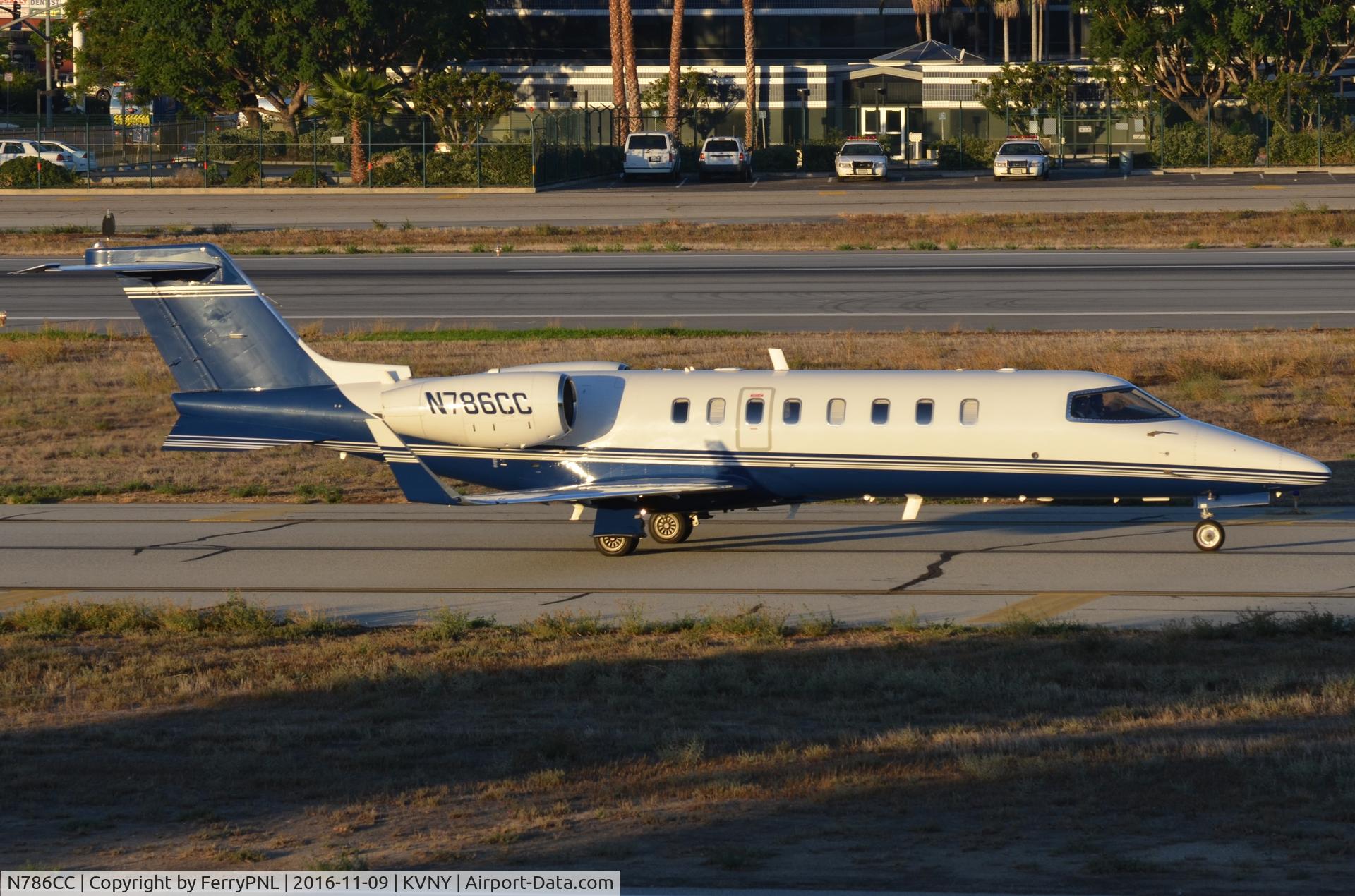 N786CC, 2000 Learjet Inc 45 C/N 095, Learjet 45 taxying for departure.