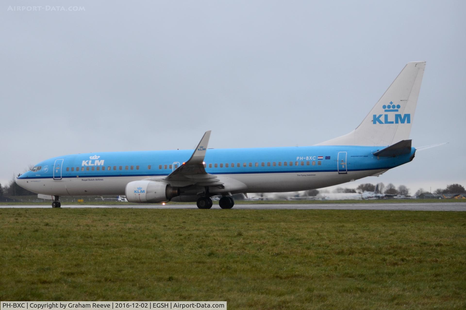 PH-BXC, 1999 Boeing 737-8K2 C/N 29133, Just landed on a rainy afternoon.